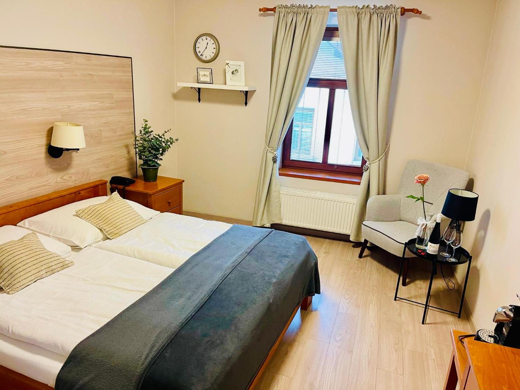 Standard Double Room - Photo 4