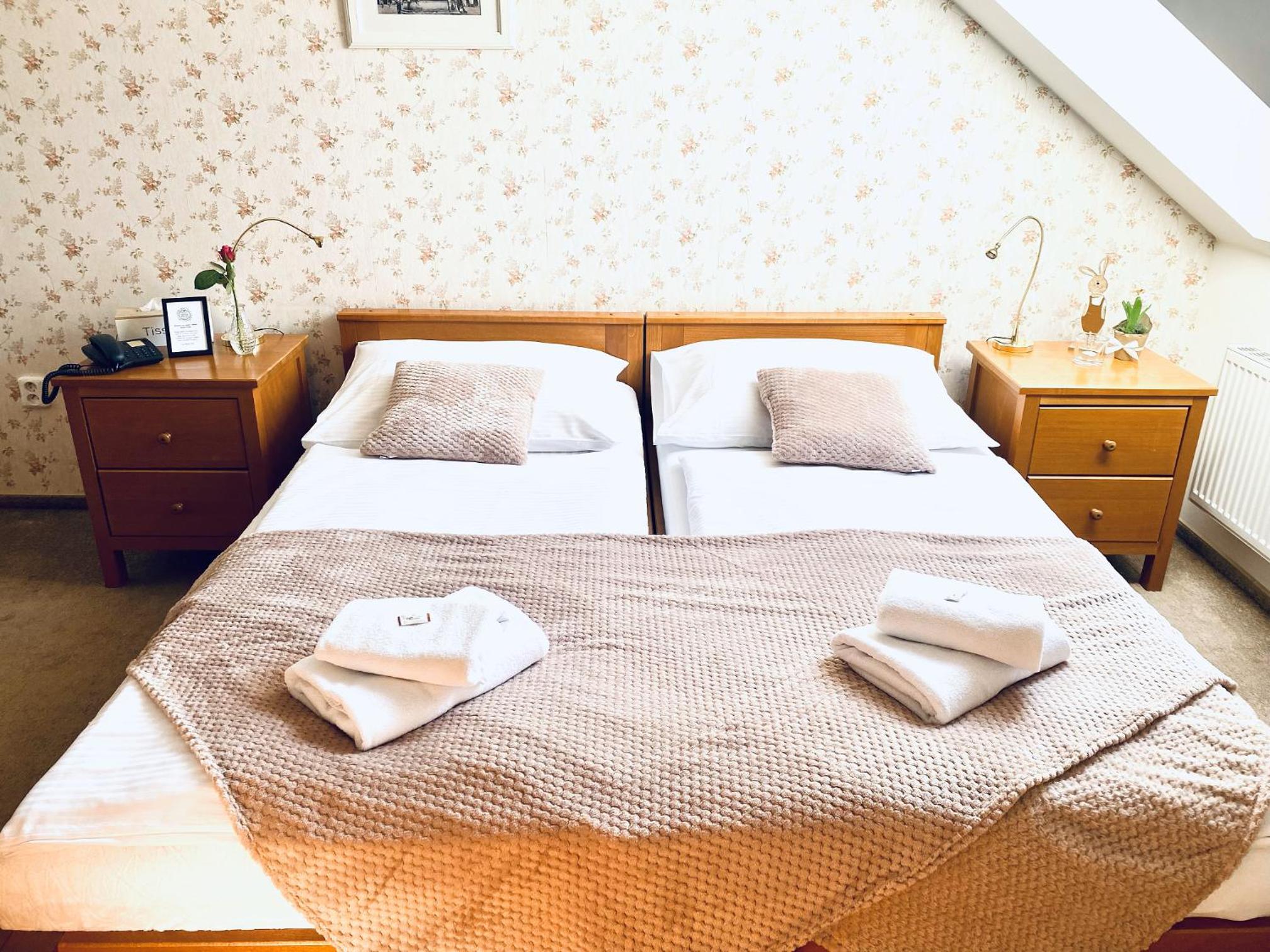 Standard Double Room - Photo 3