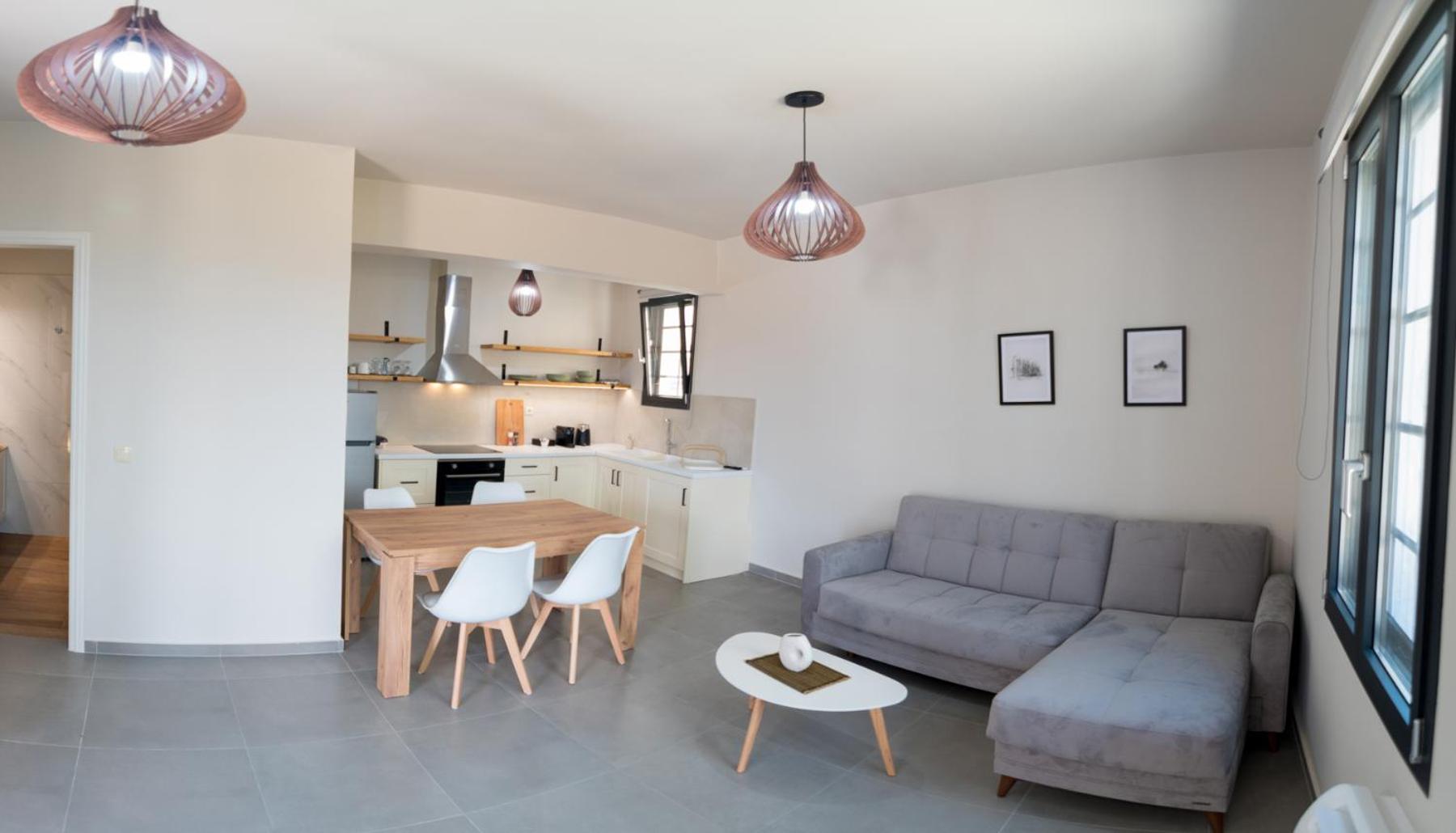 Deluxe One-Bedroom Apartment with City View photo 1