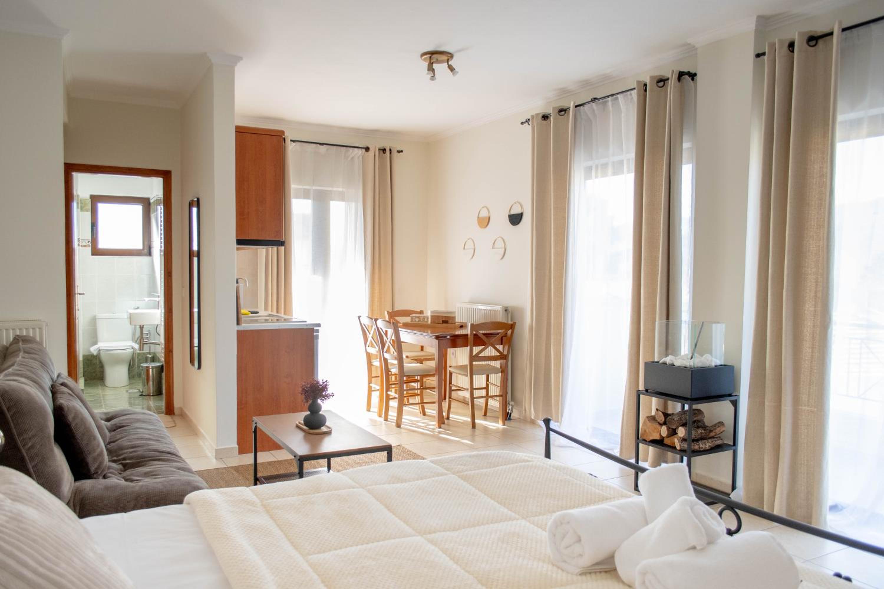 Studio Apartment photo 3