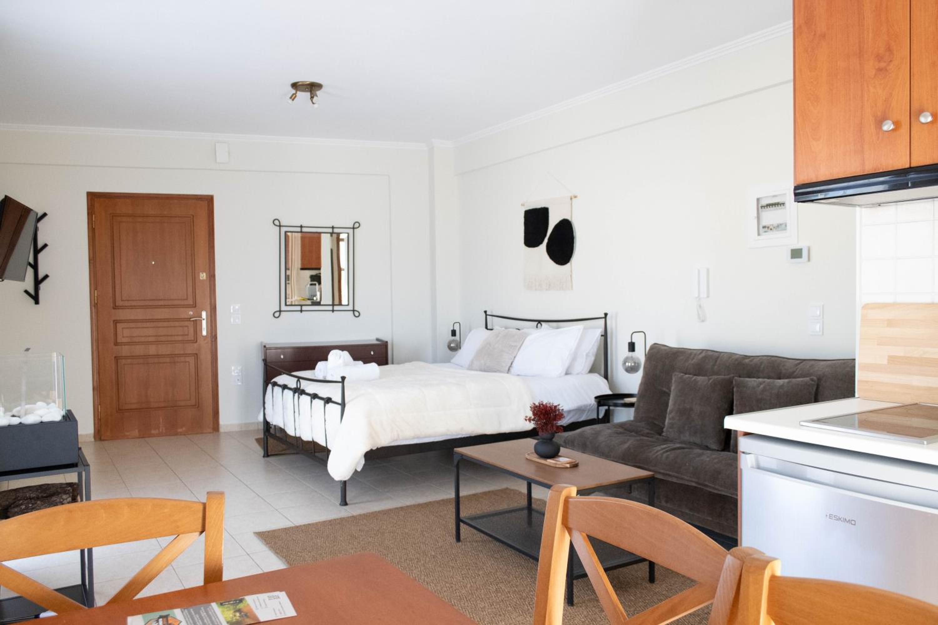 Studio Apartment photo 2