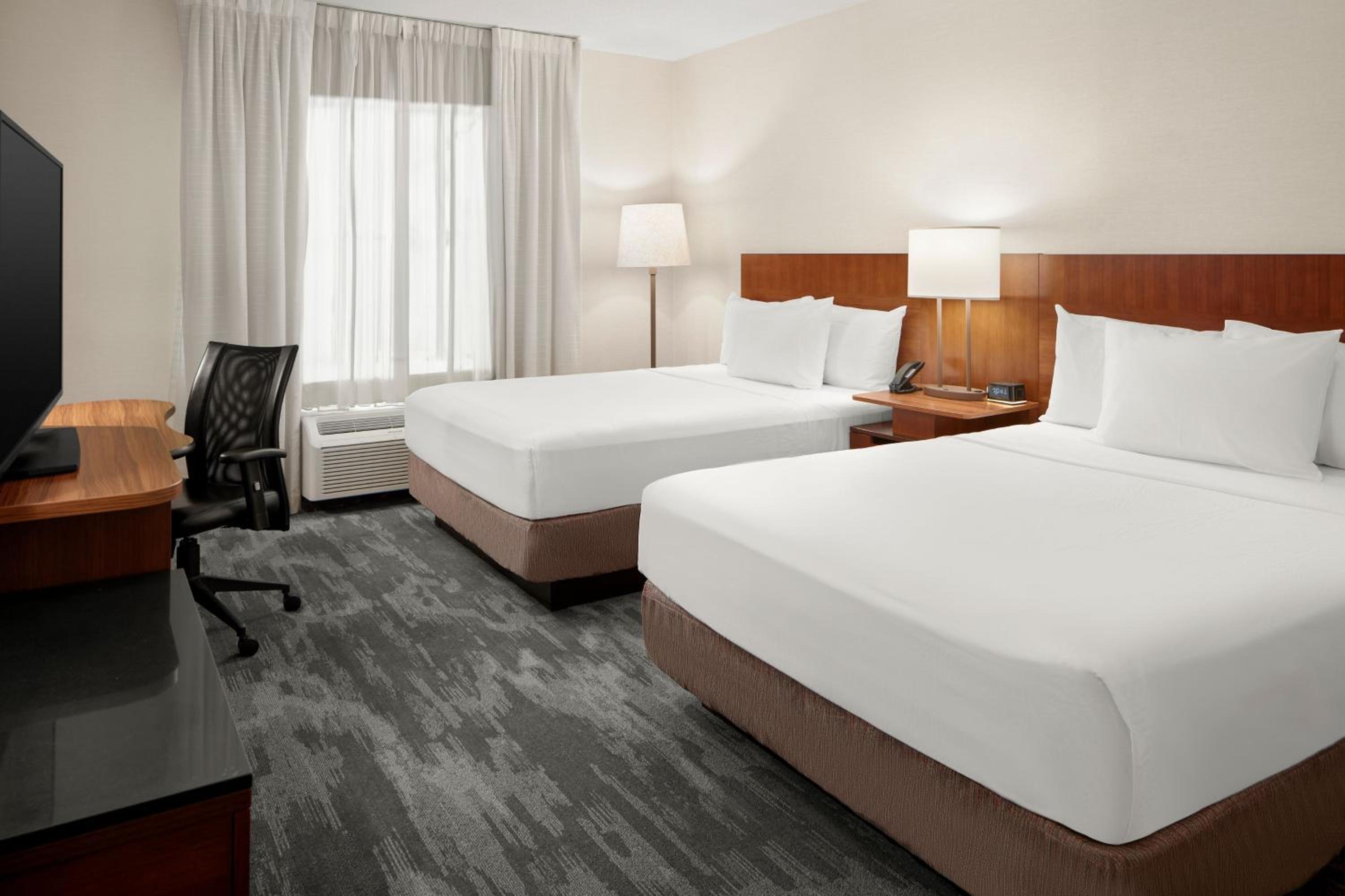Double Room with Two Double Beds - Photo 6