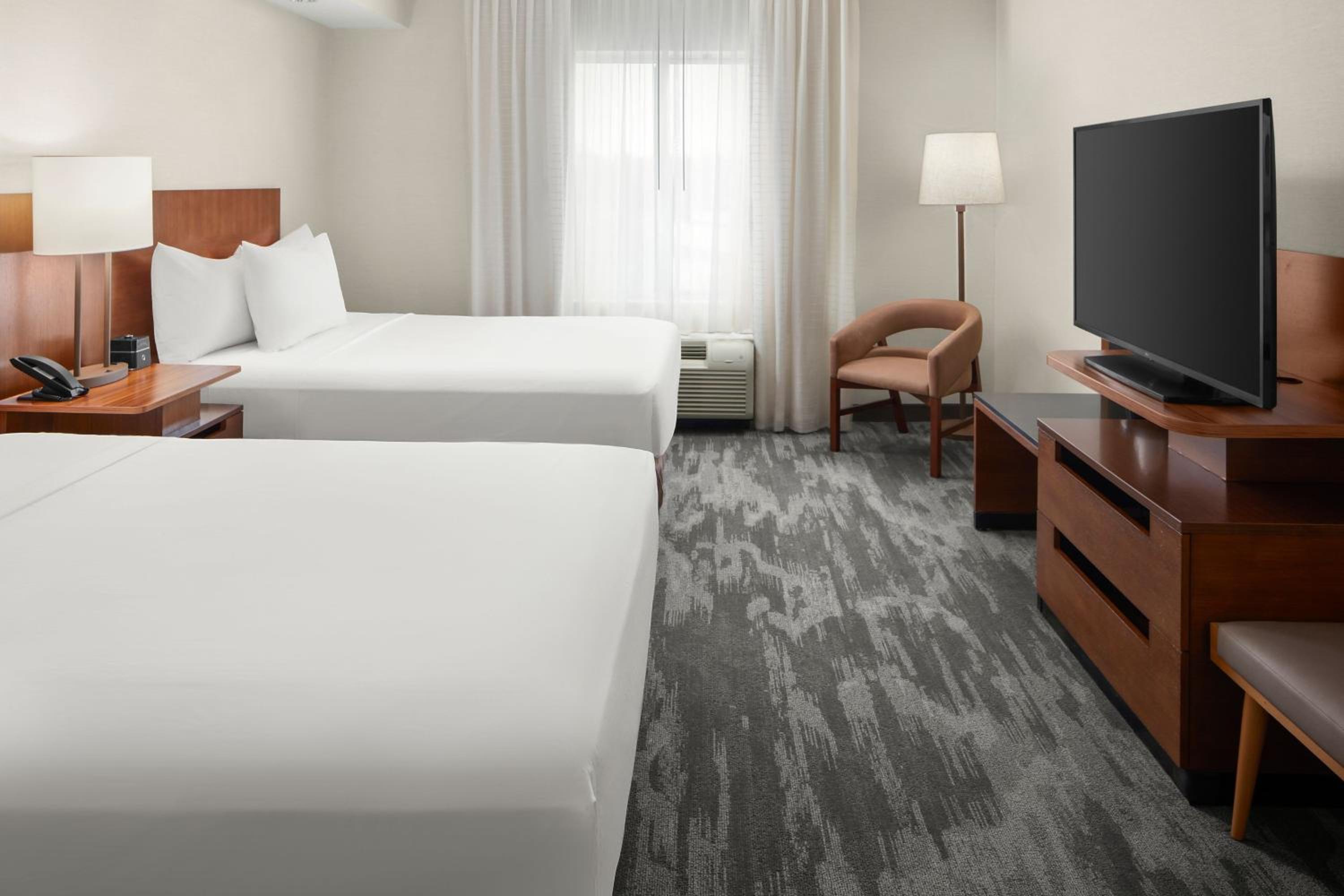 Double Room with Two Double Beds - Photo 10
