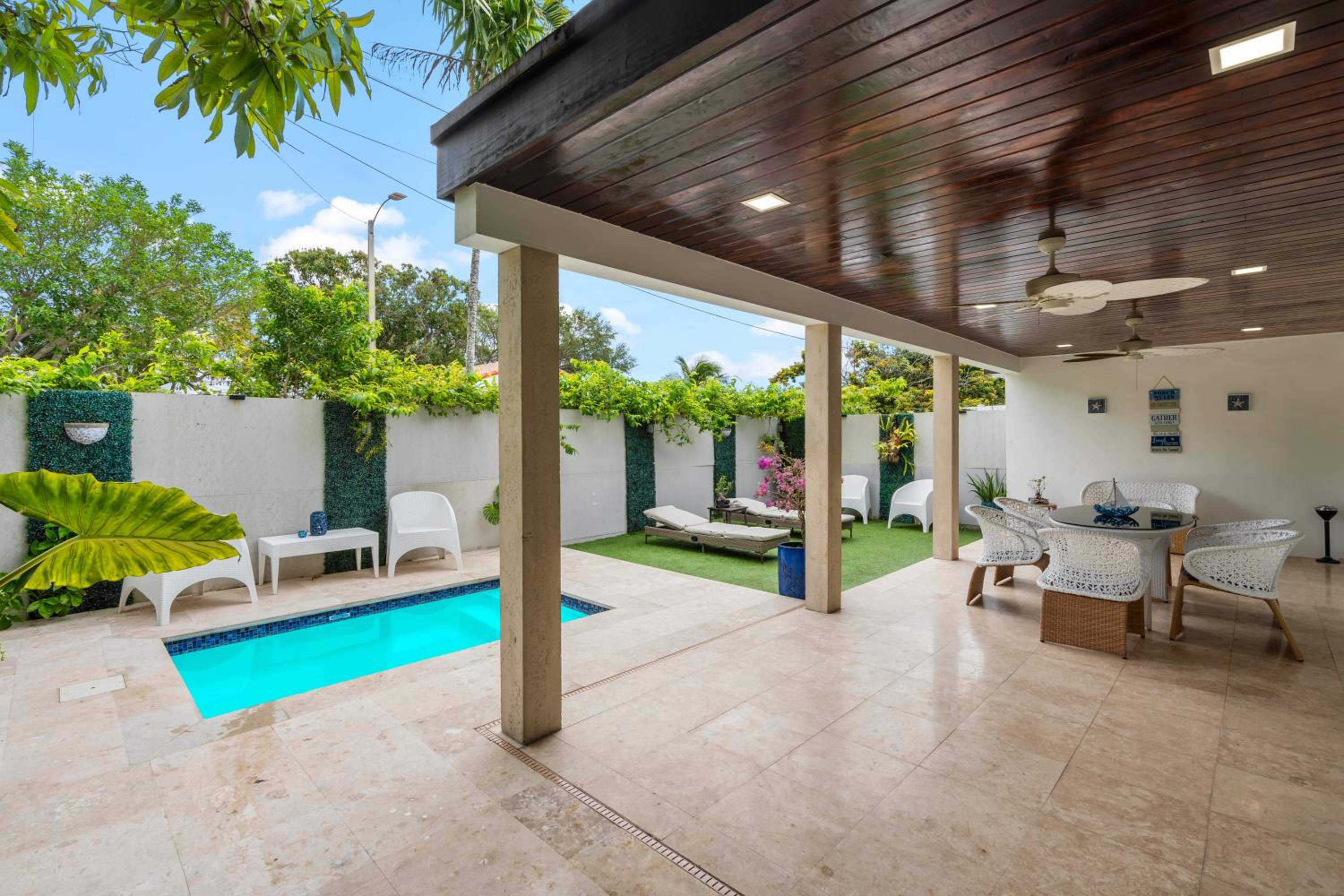 Villa photo 2