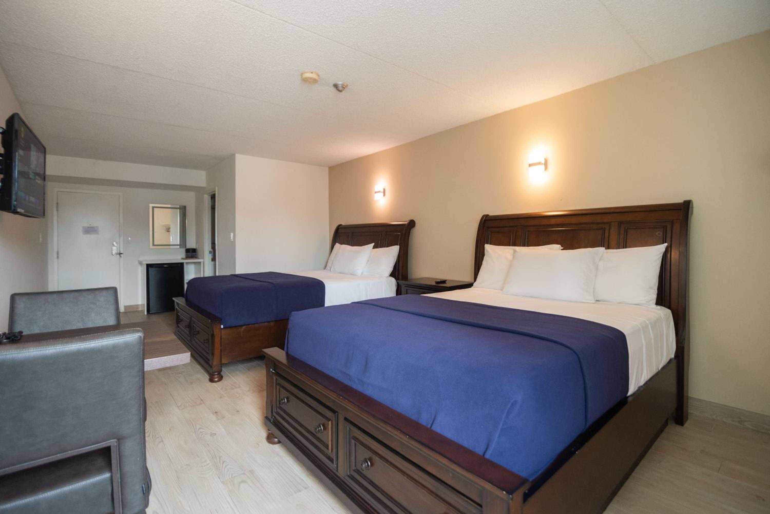 Executive Room with 2 Queen Beds  - Photo 13
