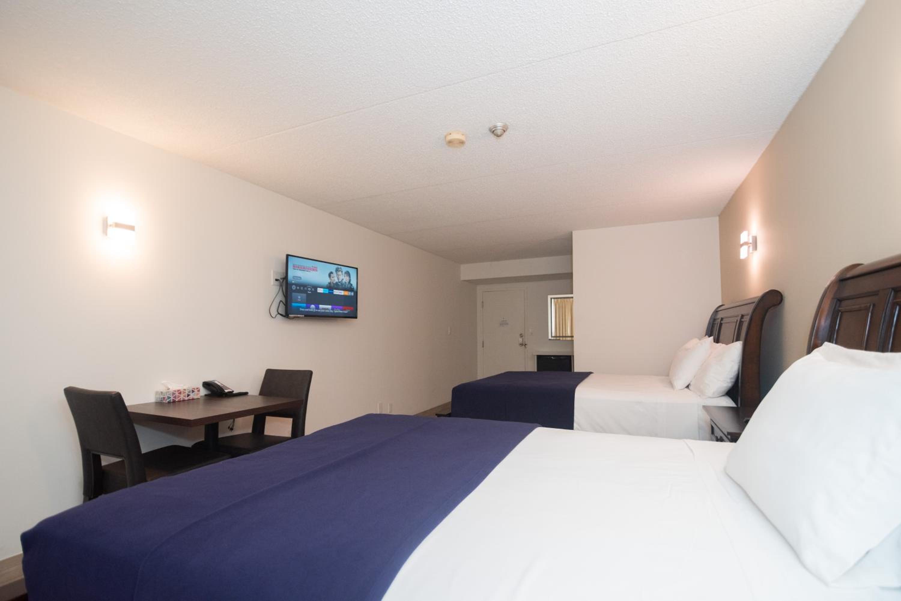 Executive Room with 2 Queen Beds  - Photo 21