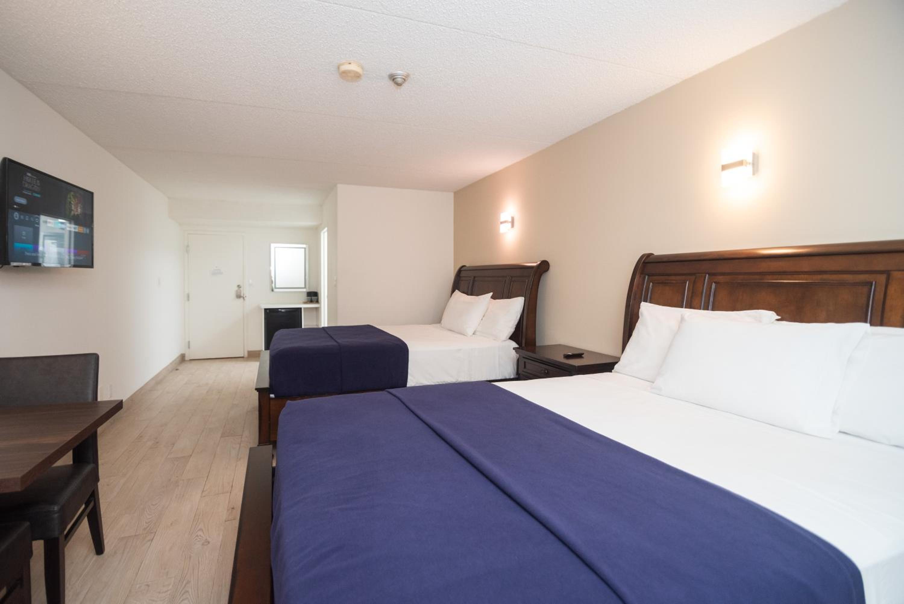 Executive Room with 2 Queen Beds  - Photo 20