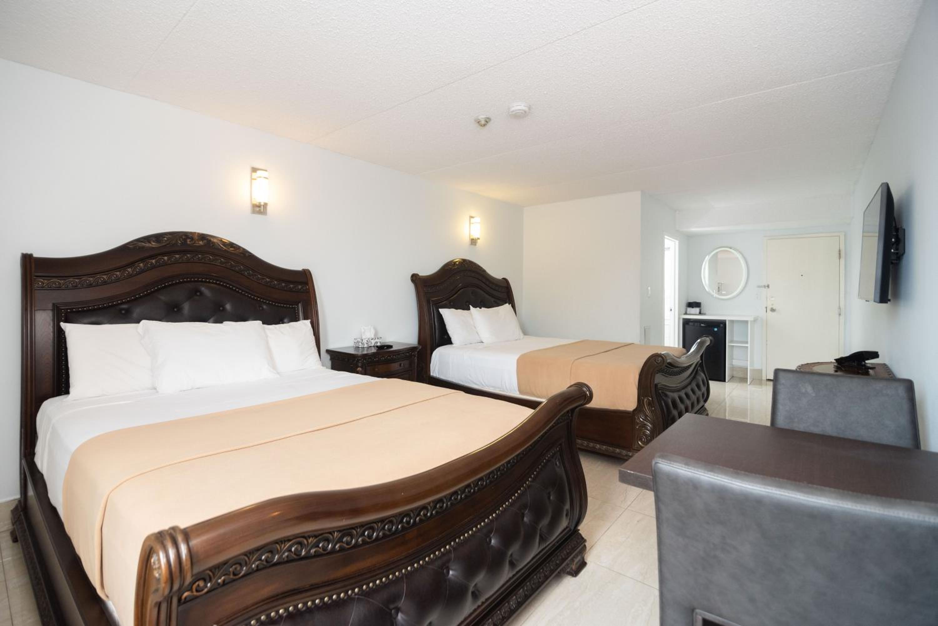 Executive Room with 2 Queen Beds  - Photo 8
