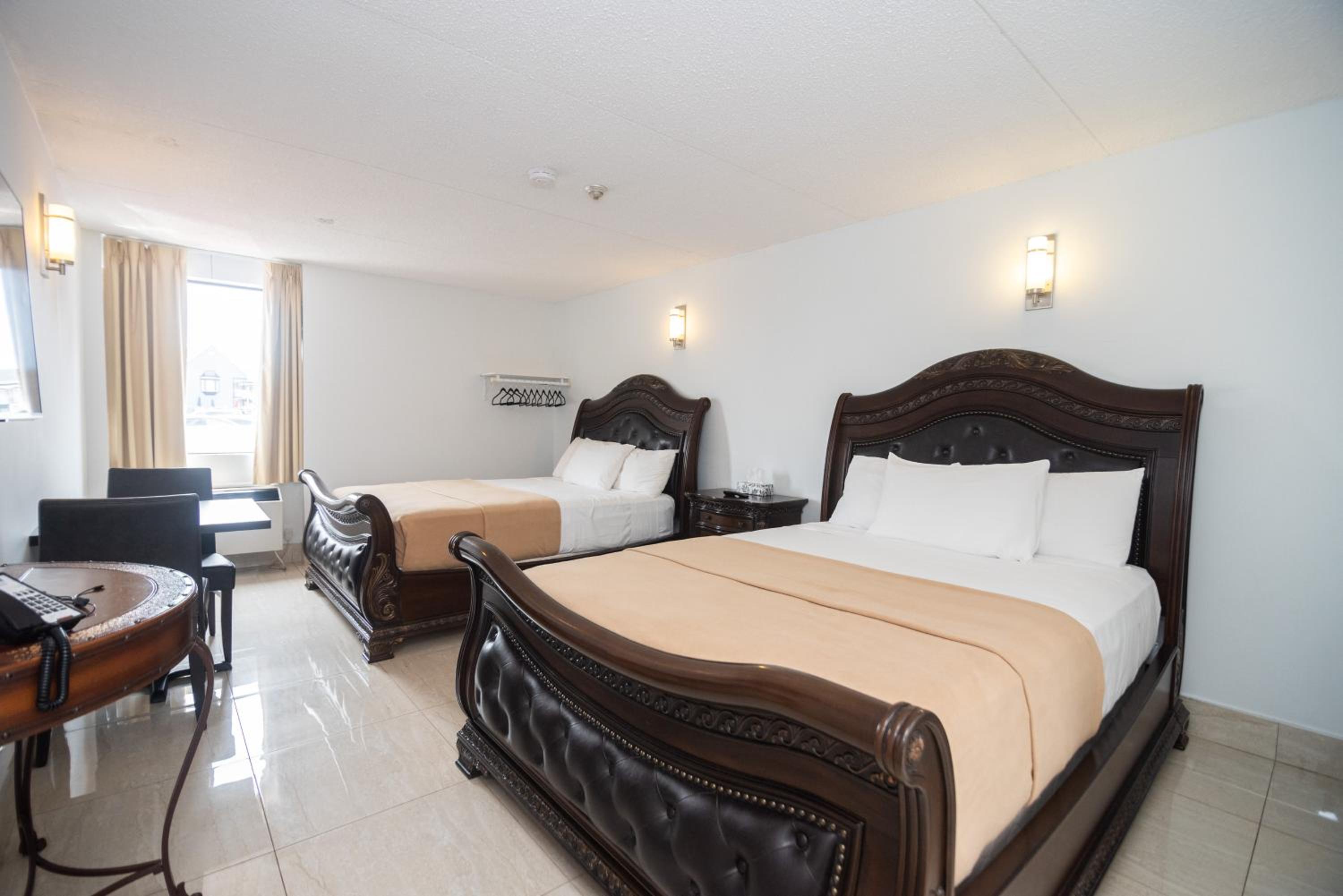 Executive Room with 2 Queen Beds  - Photo 17