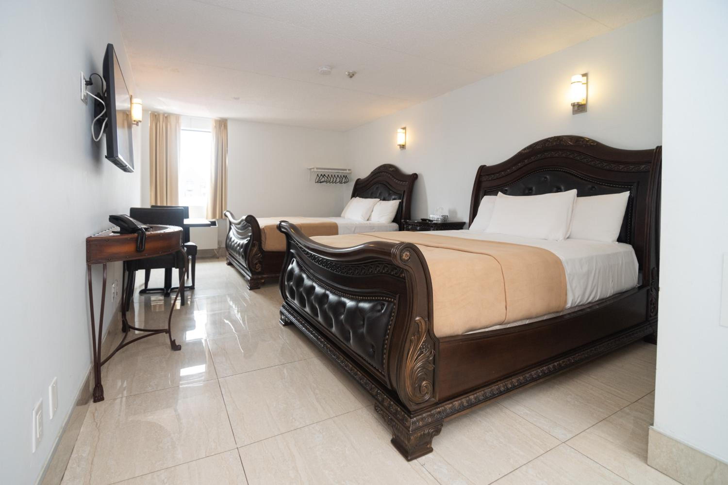 Executive Room with 2 Queen Beds  - Photo 5