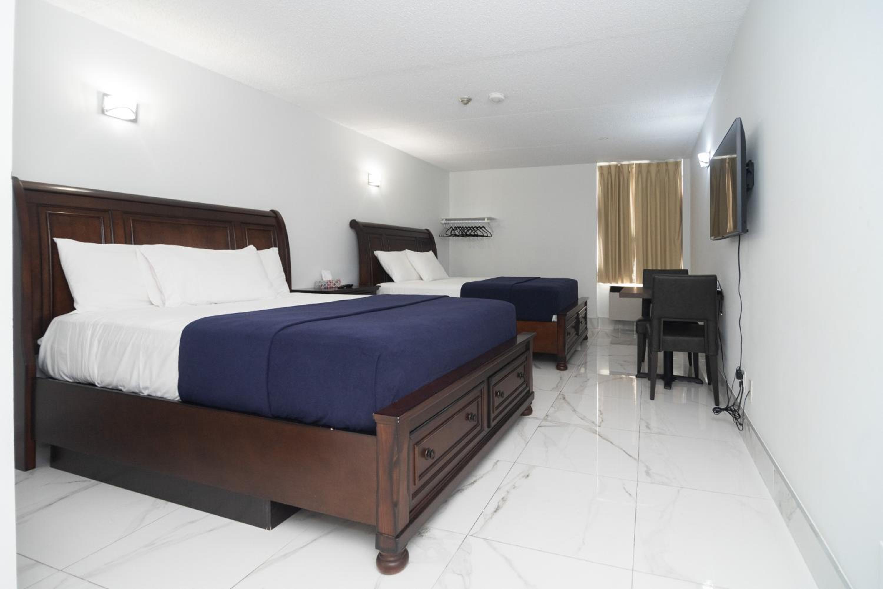 Executive Room with 2 Queen Beds  - Photo 19