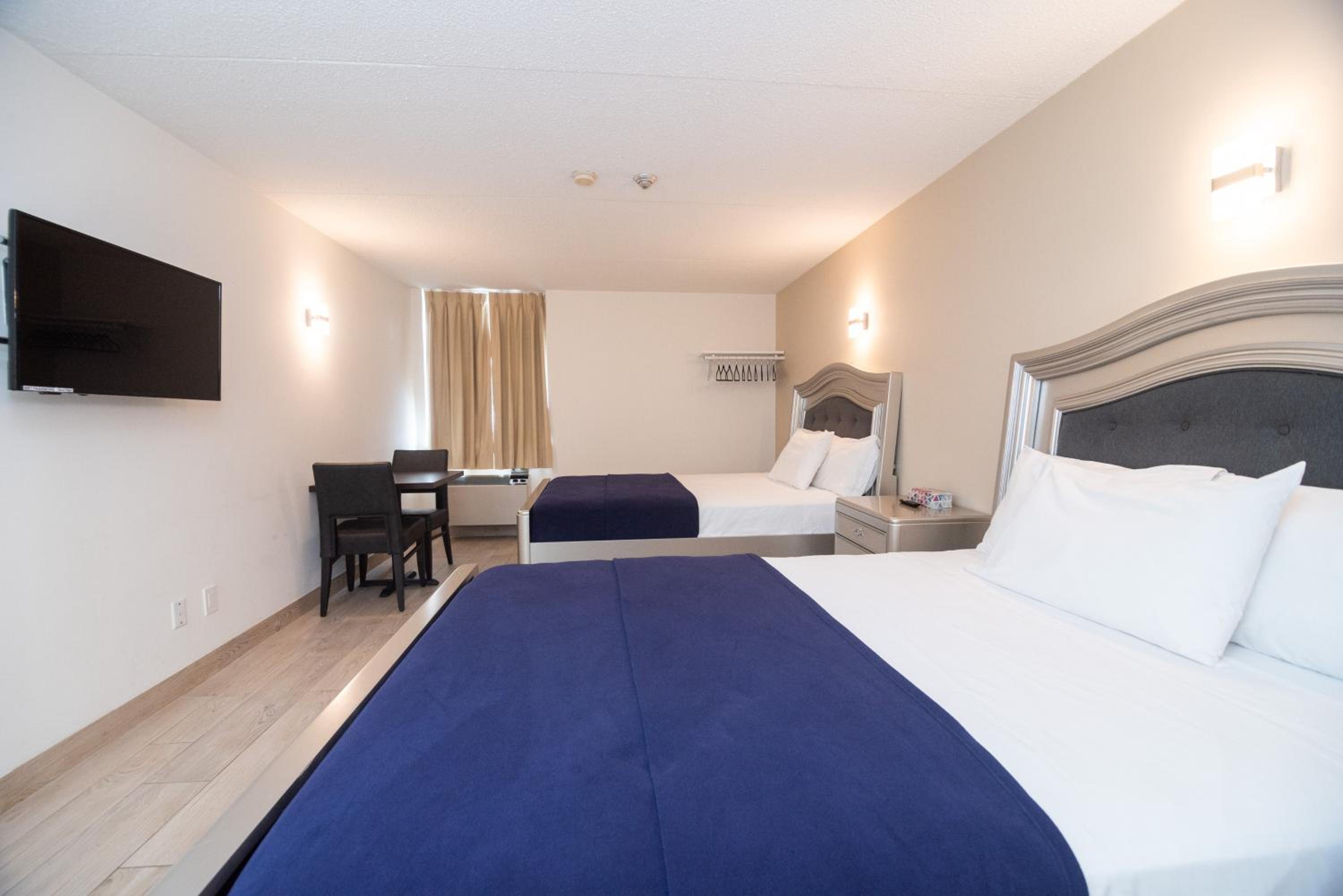 Executive Room with 2 Queen Beds  - Photo 1