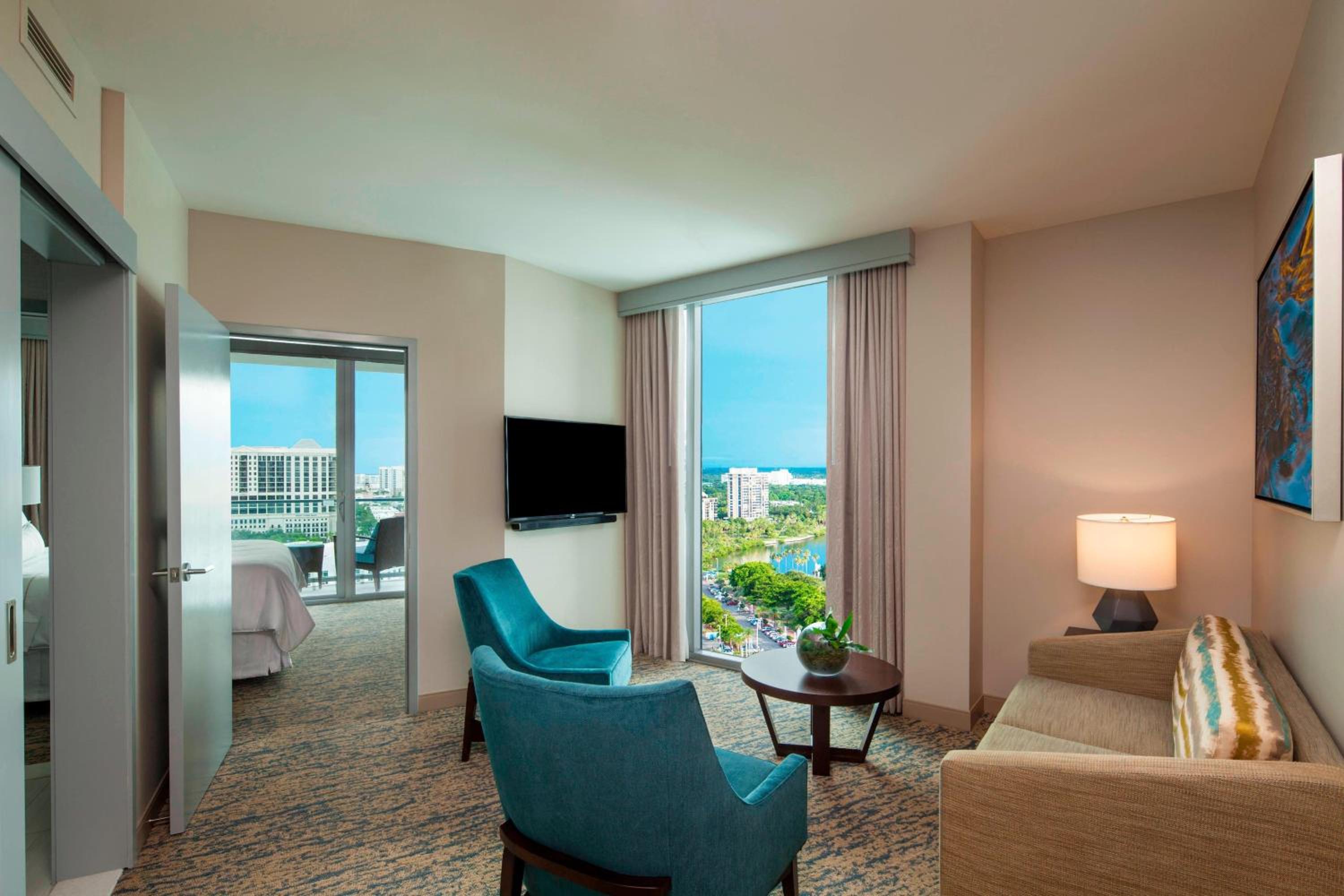 Executive Suite, 1 Bedroom Studio Suite, 1 King, City view, photo 6