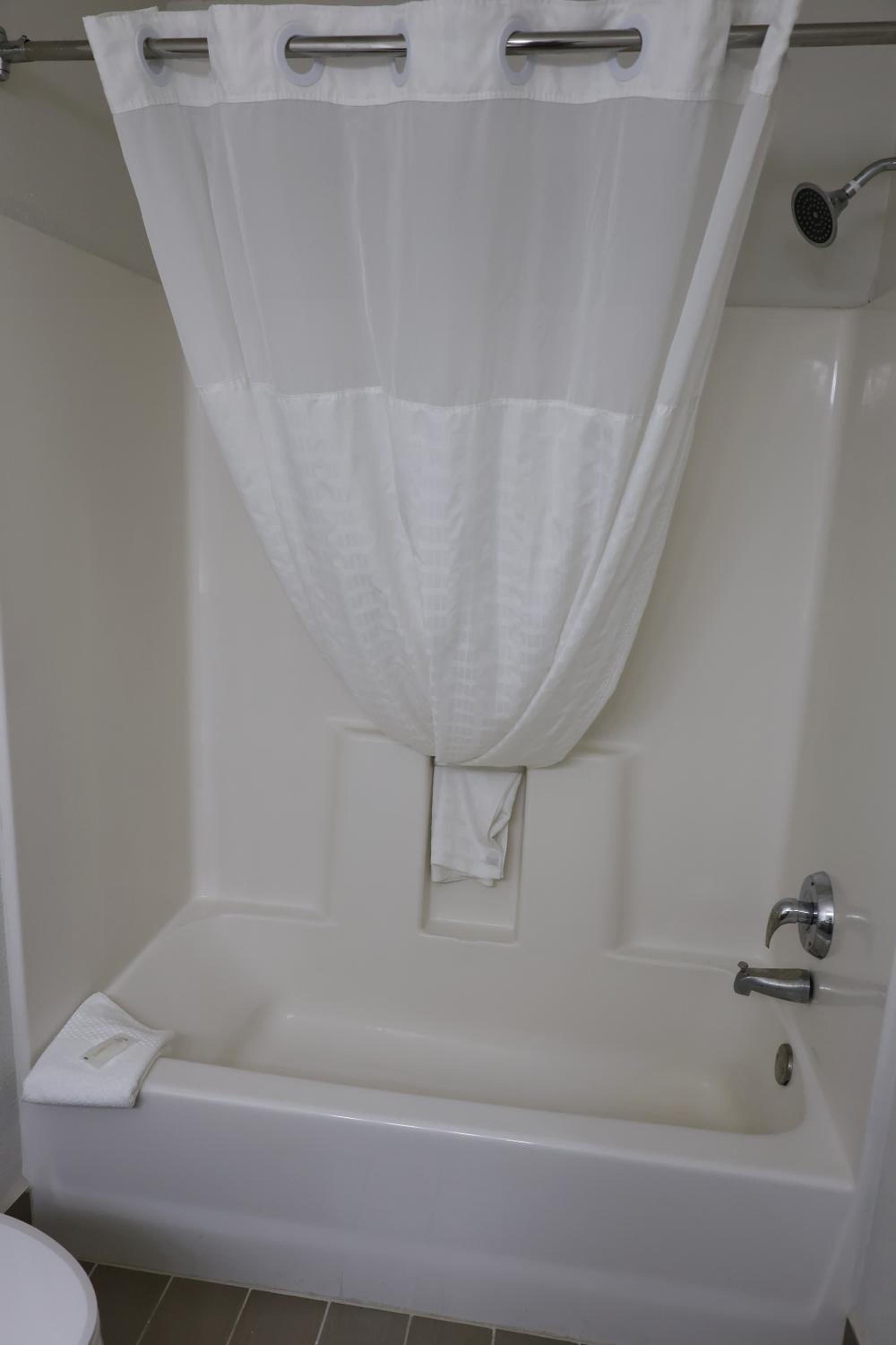 Efficiency Queen Suite -Non Smoking - Photo 8