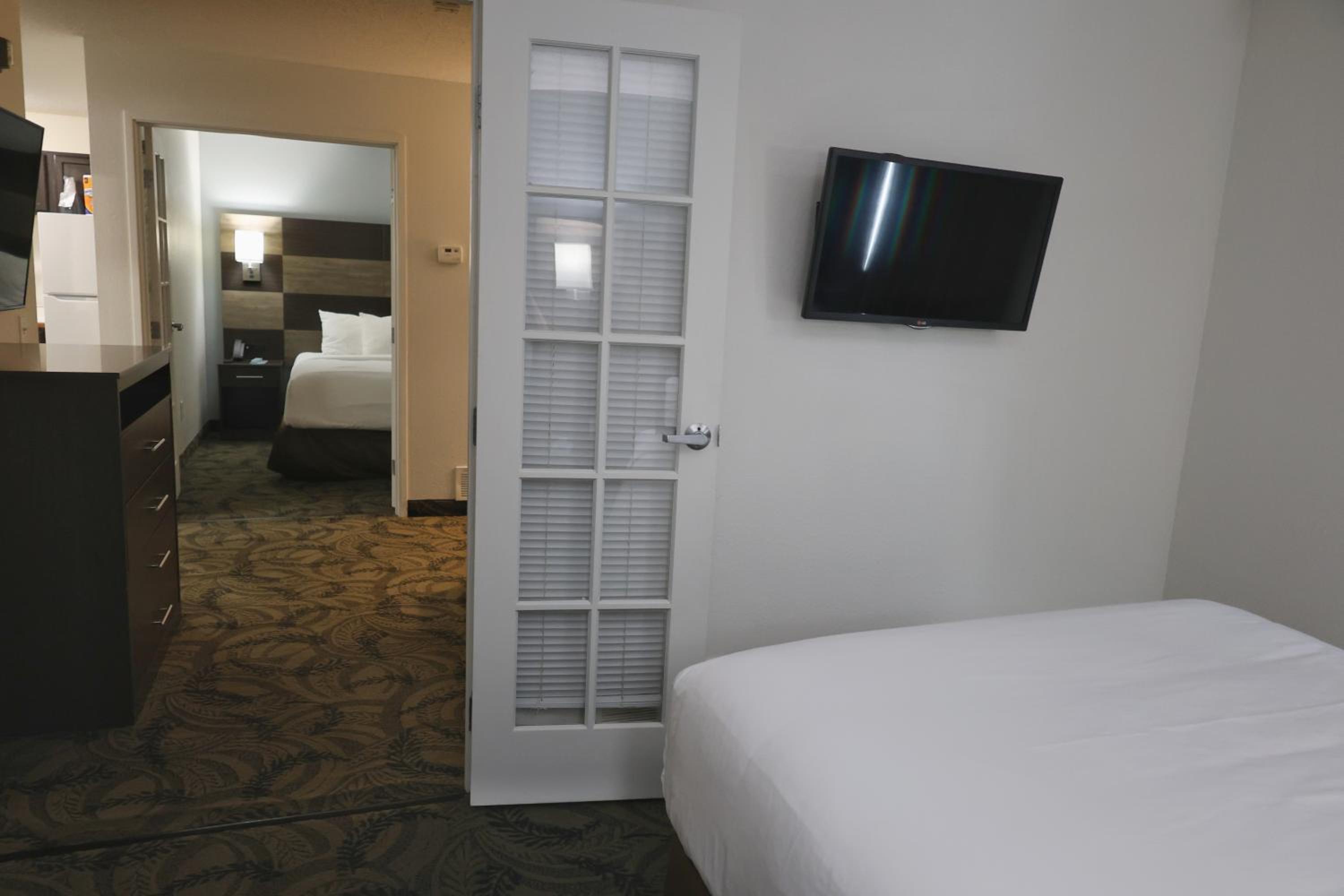 Efficiency Queen Suite with Two Queen Beds - Non-Smoking - Photo 1
