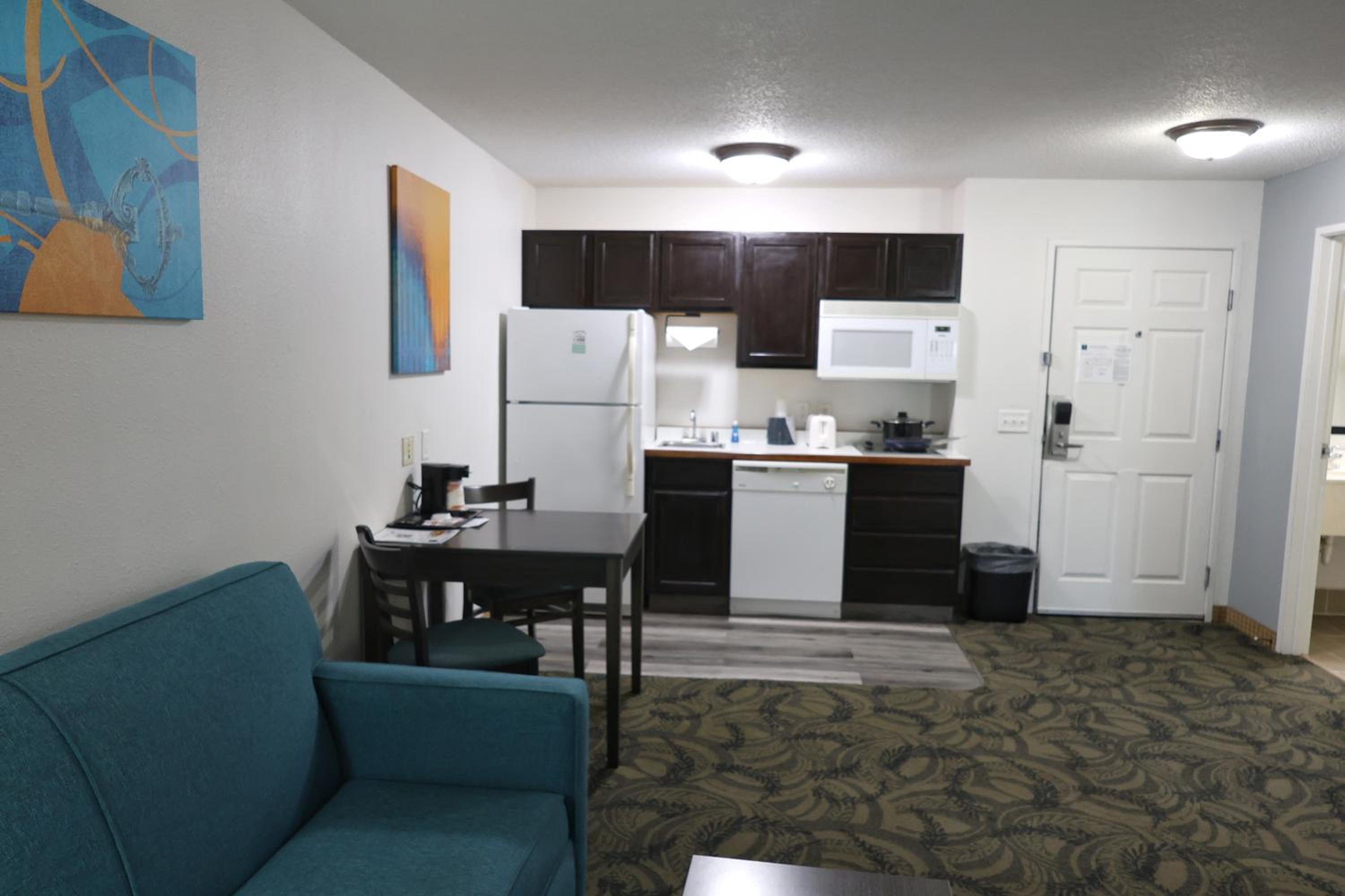 Efficiency Queen Suite -Non Smoking - Photo 15