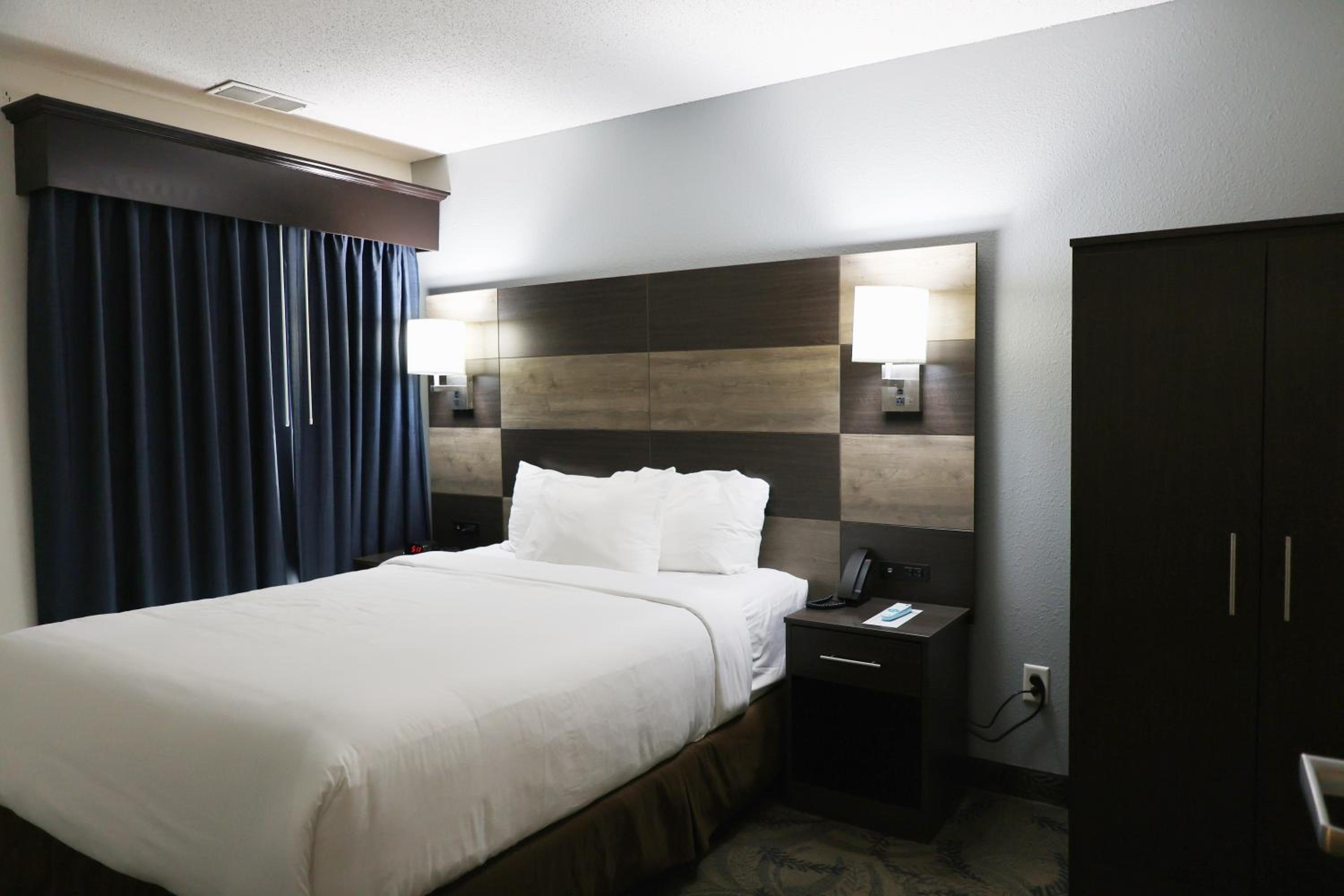 Efficiency Queen Suite with Two Queen Beds - Non-Smoking - Photo 11