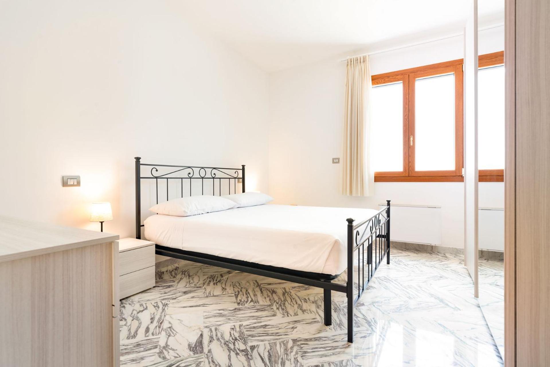 Two-Bedroom Apartment with Balcony photo 2