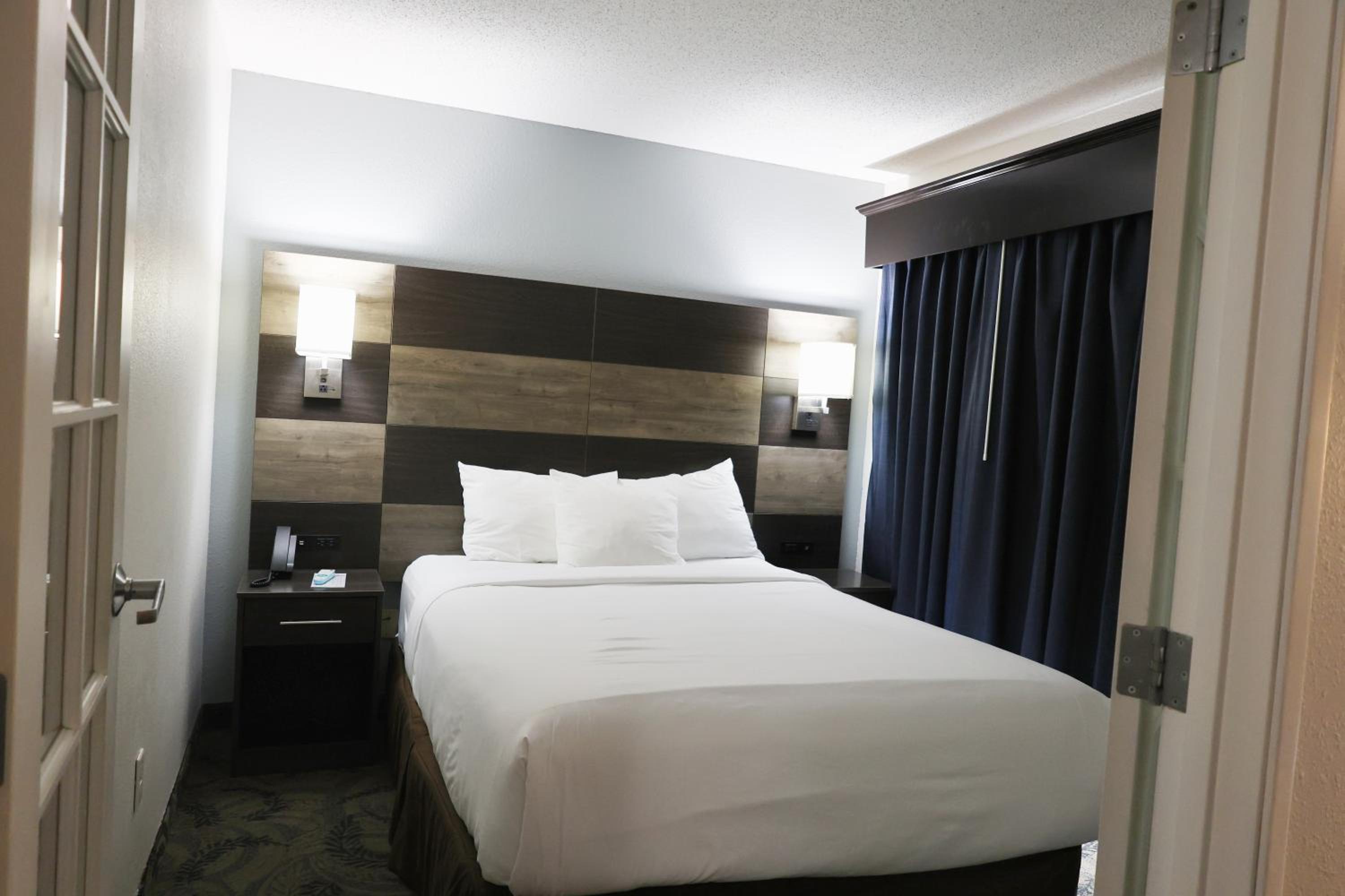 Efficiency Queen Suite with Two Queen Beds - Non-Smoking - Photo 12