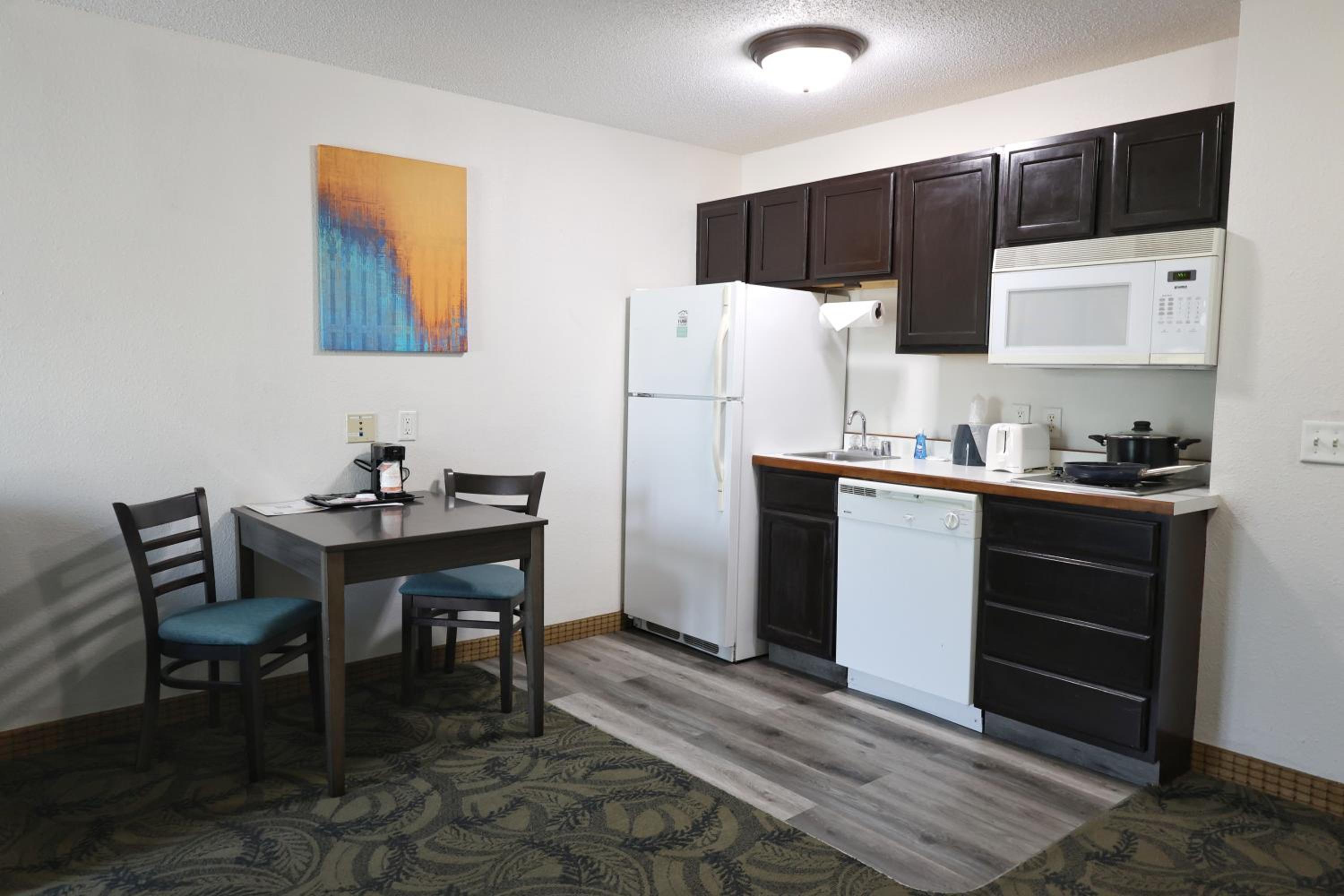 Efficiency Queen Suite -Non Smoking - Photo 2