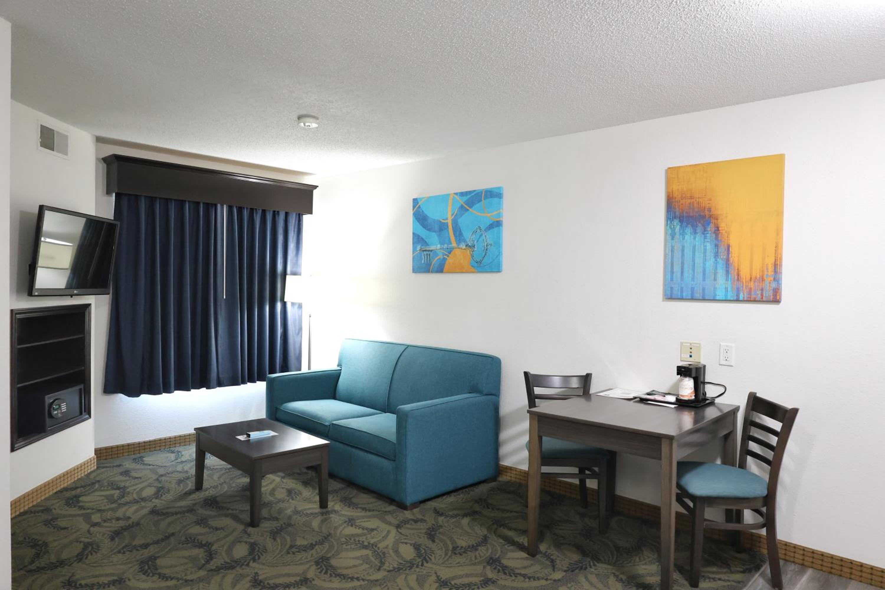 Efficiency Queen Suite -Non Smoking - Photo 16