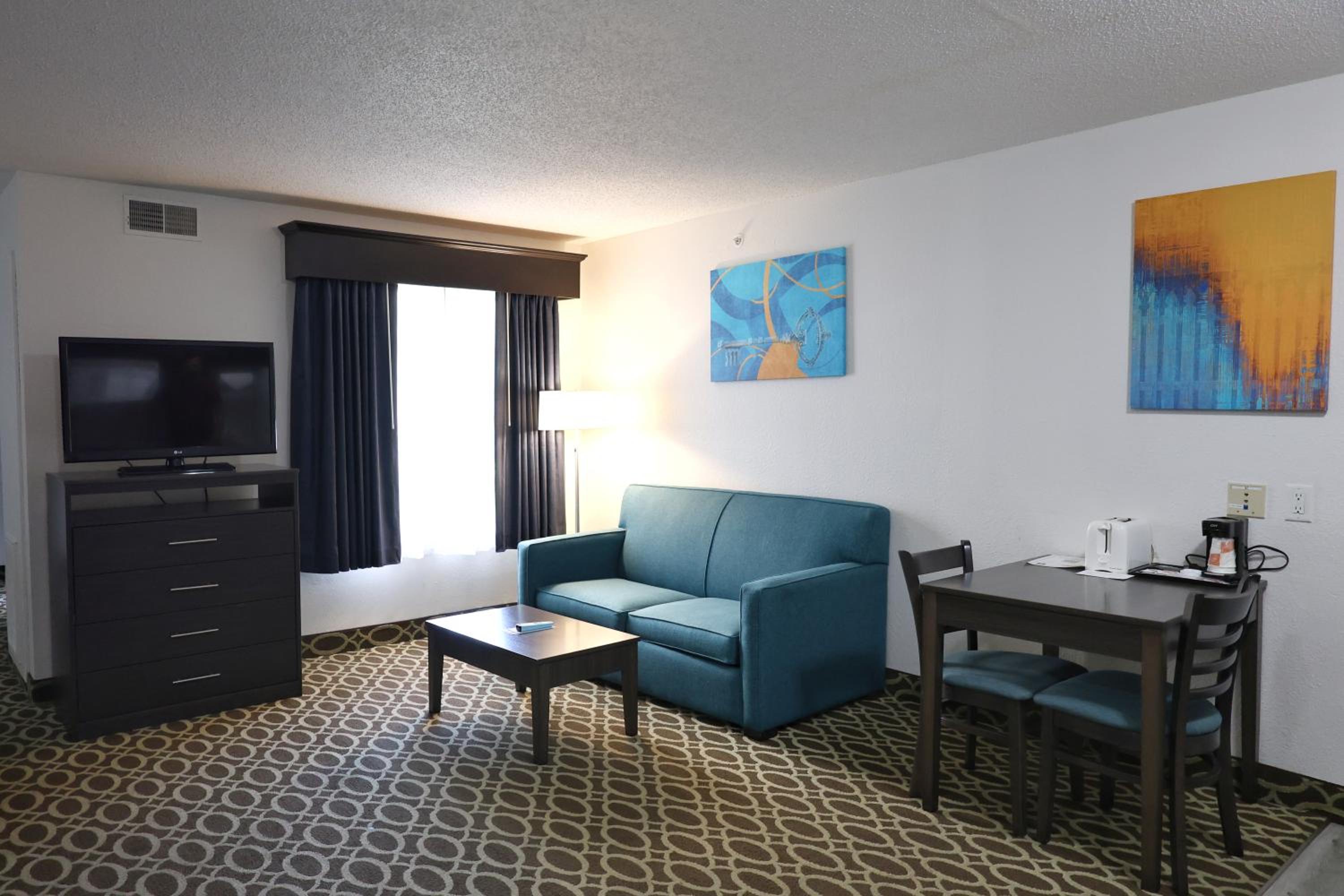 Efficiency Suite with Two Queen Beds - Non Smoking - Photo 11