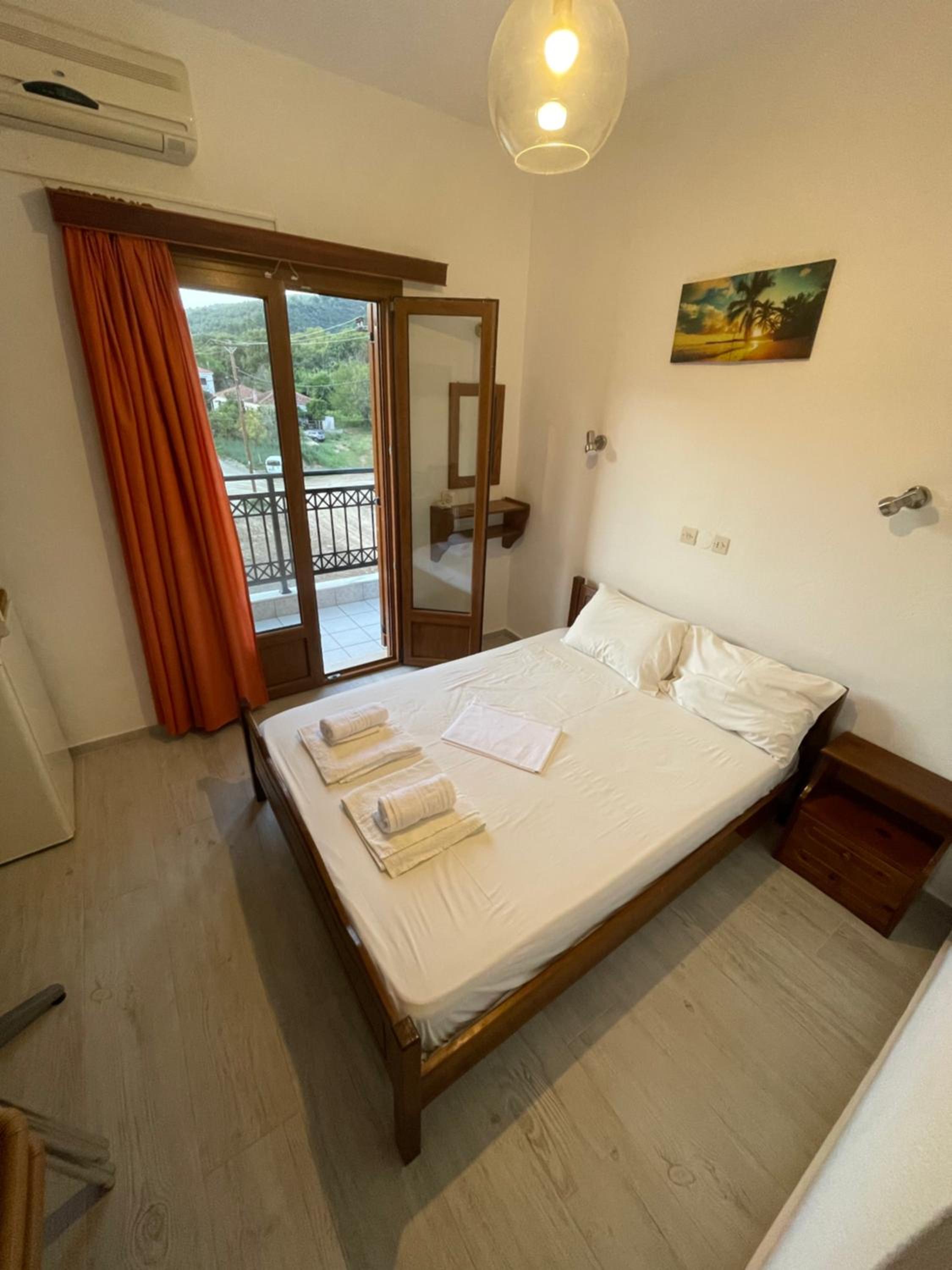 Double or Twin Room with Mountain View photo 3