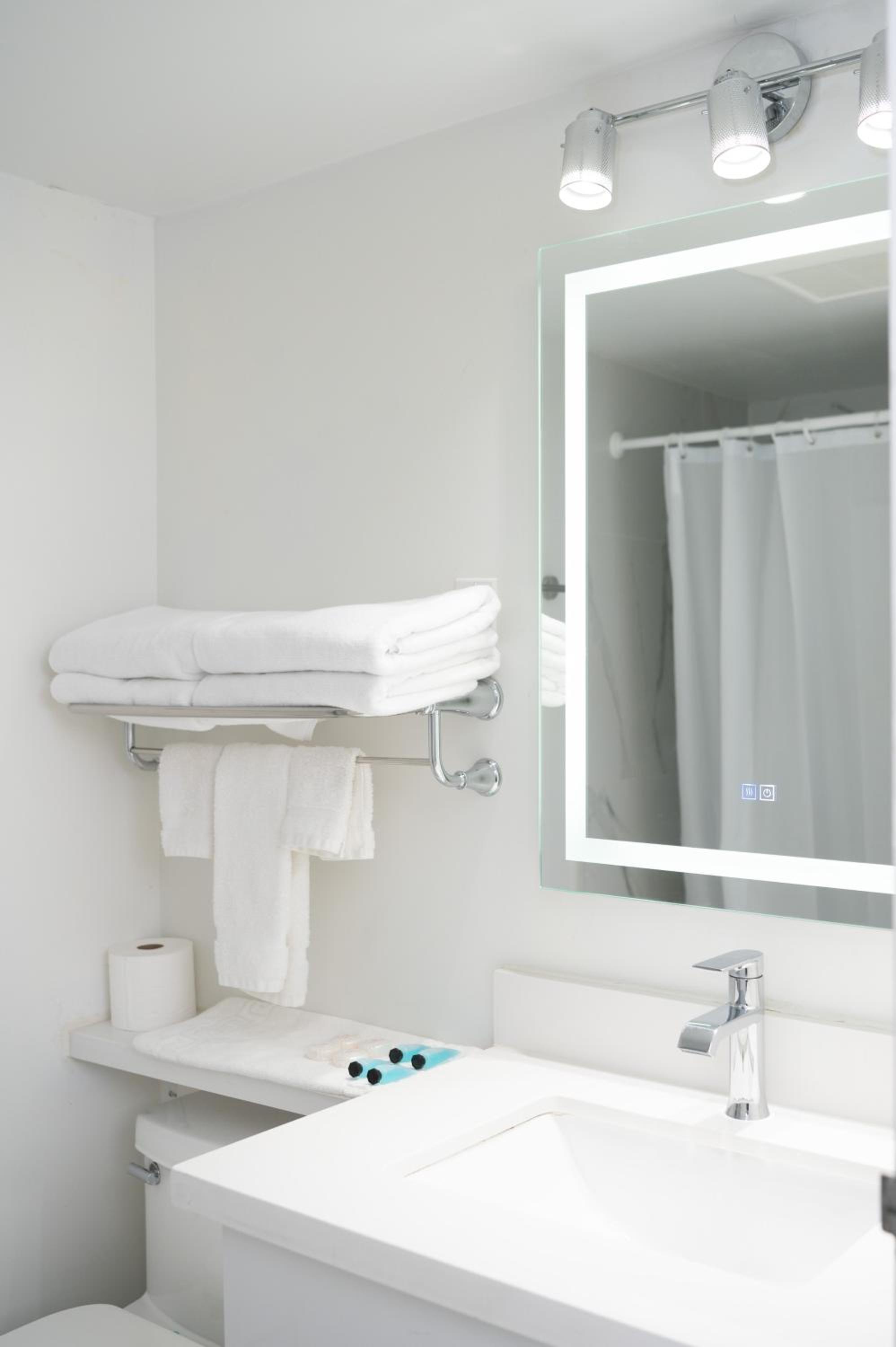 Executive Room with 2 Queen Beds  - Photo 15