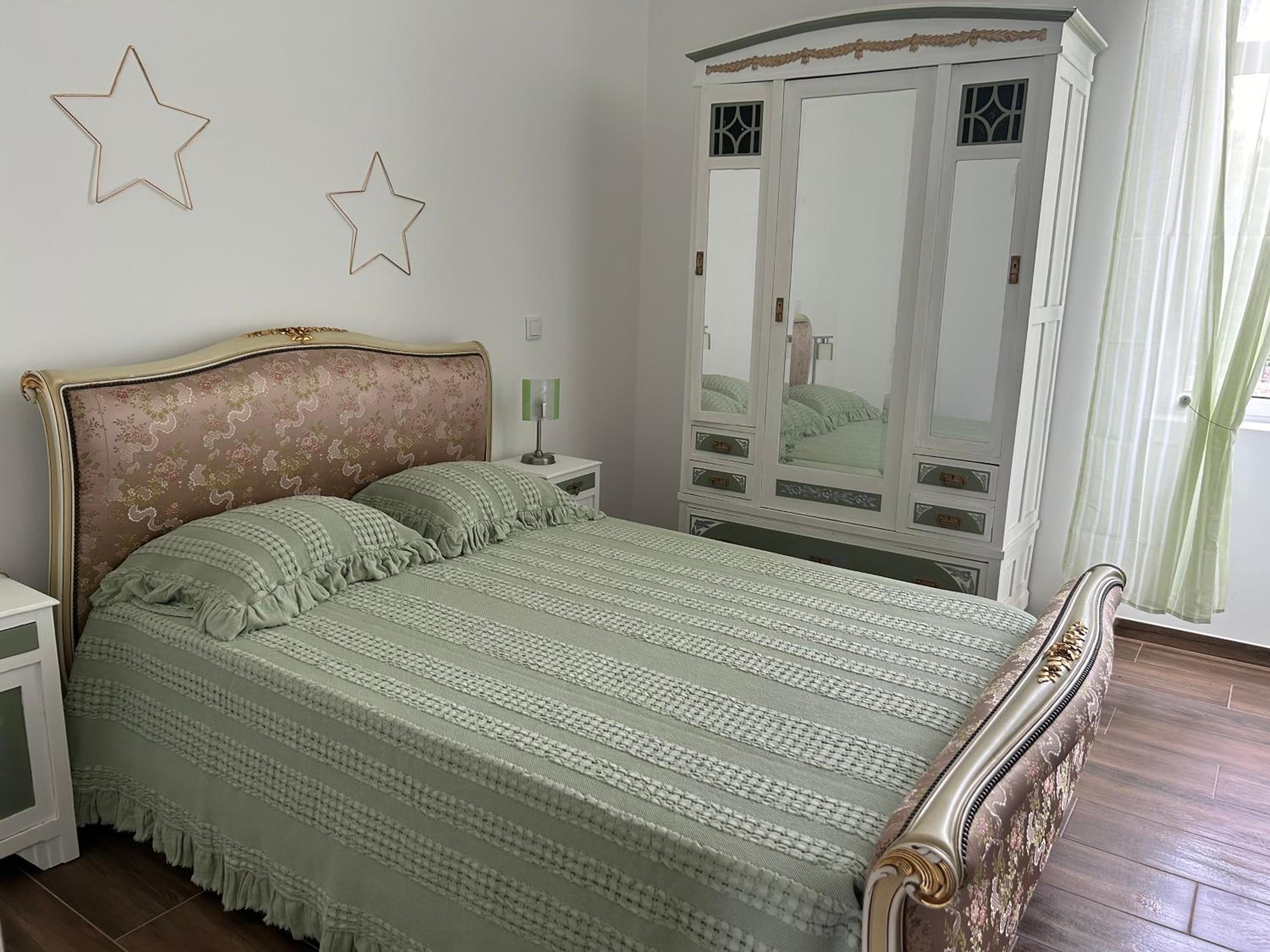 Four-Bedroom House photo 3