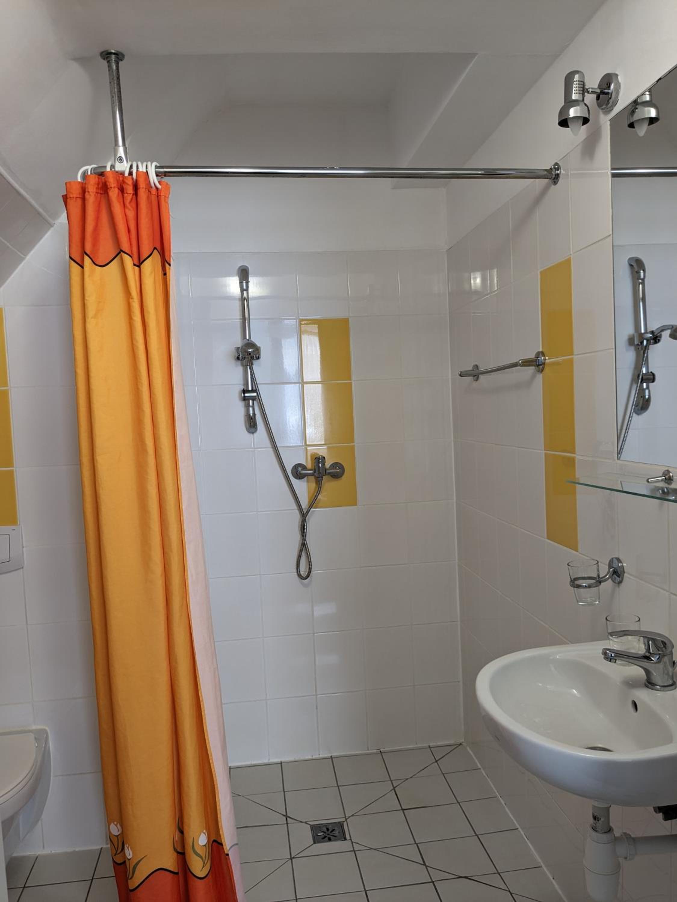 Economy Double Room - Photo 6