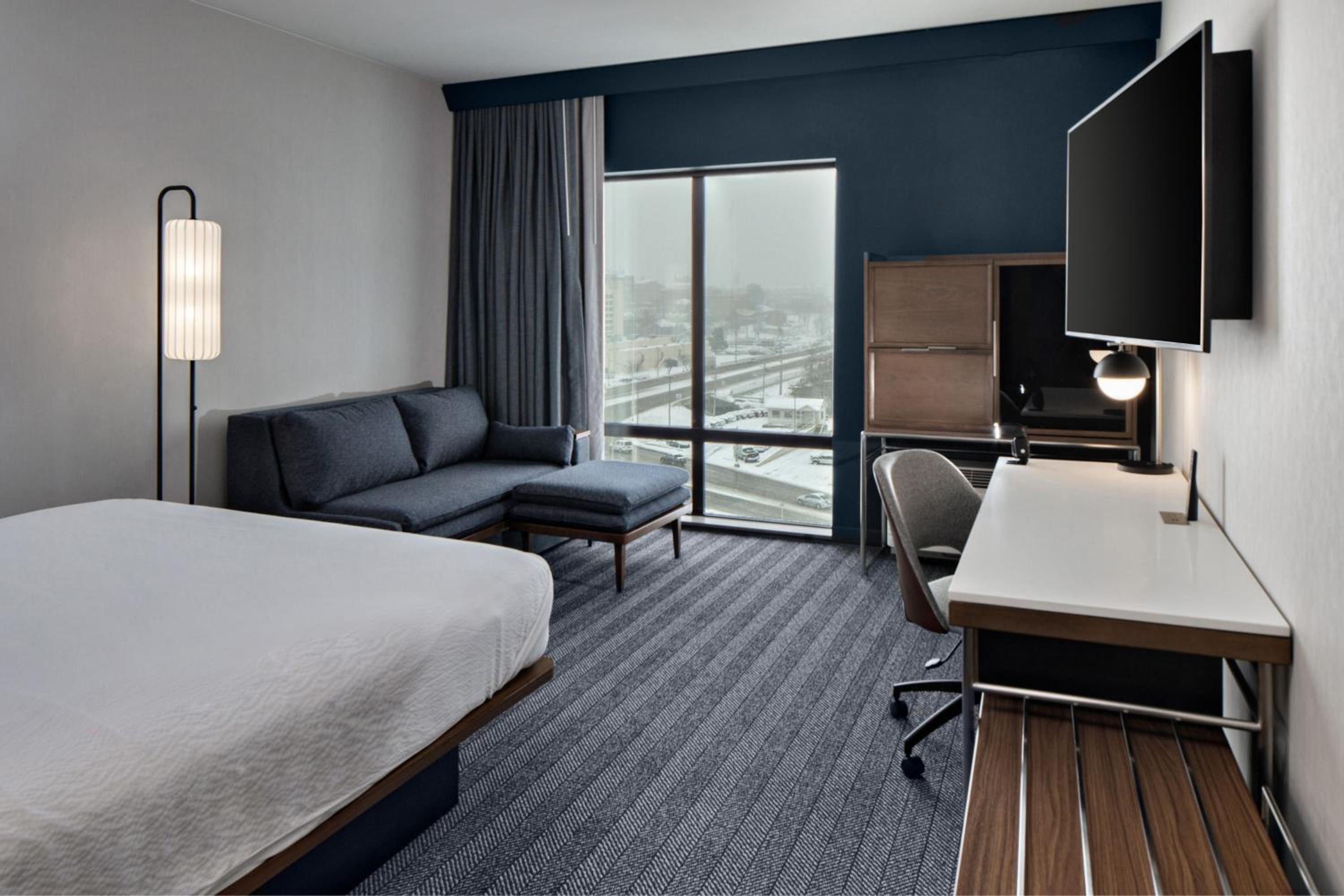 King Guest Room with City View - Photo 1