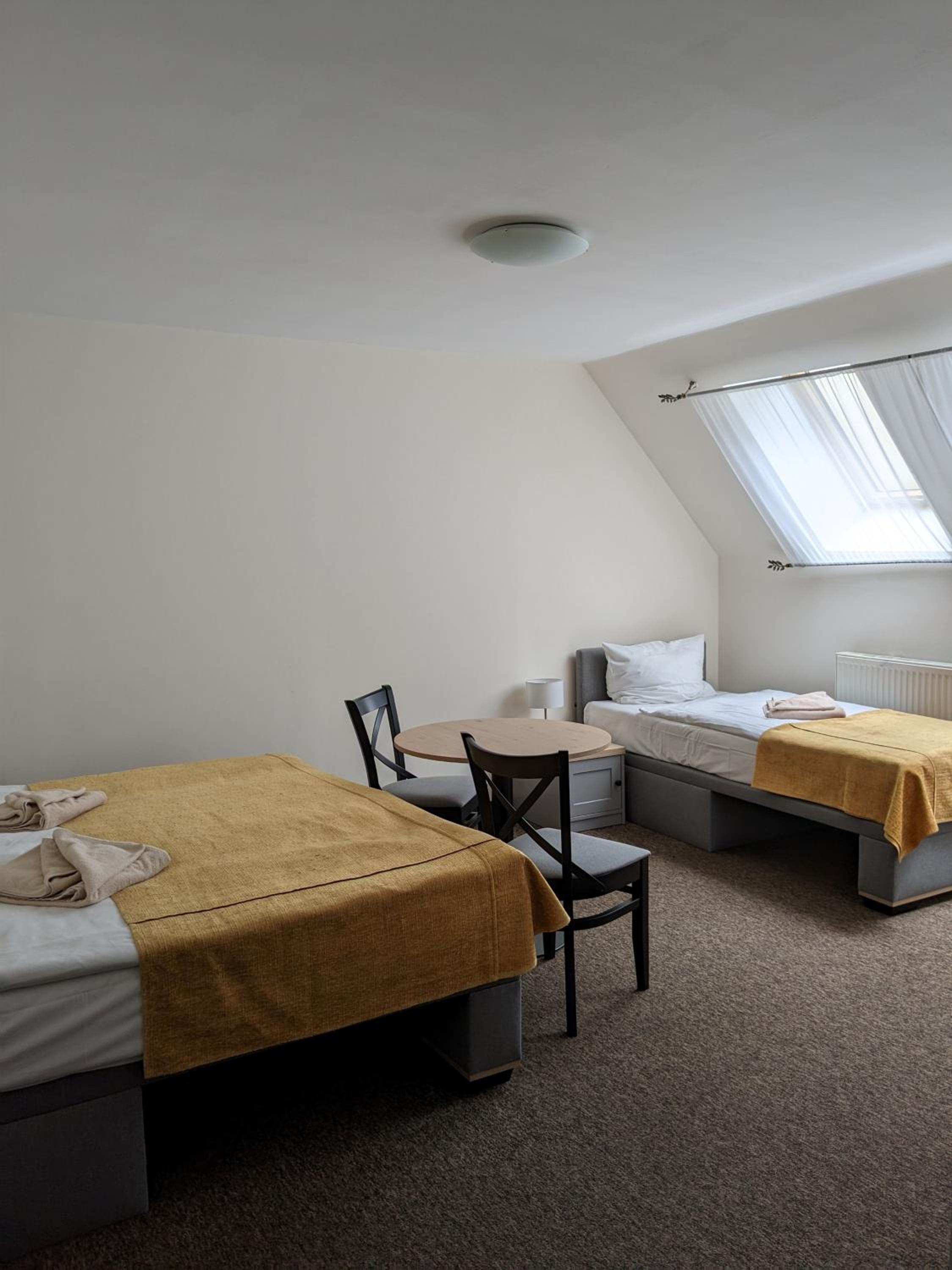 Economy Triple Room - Photo 6