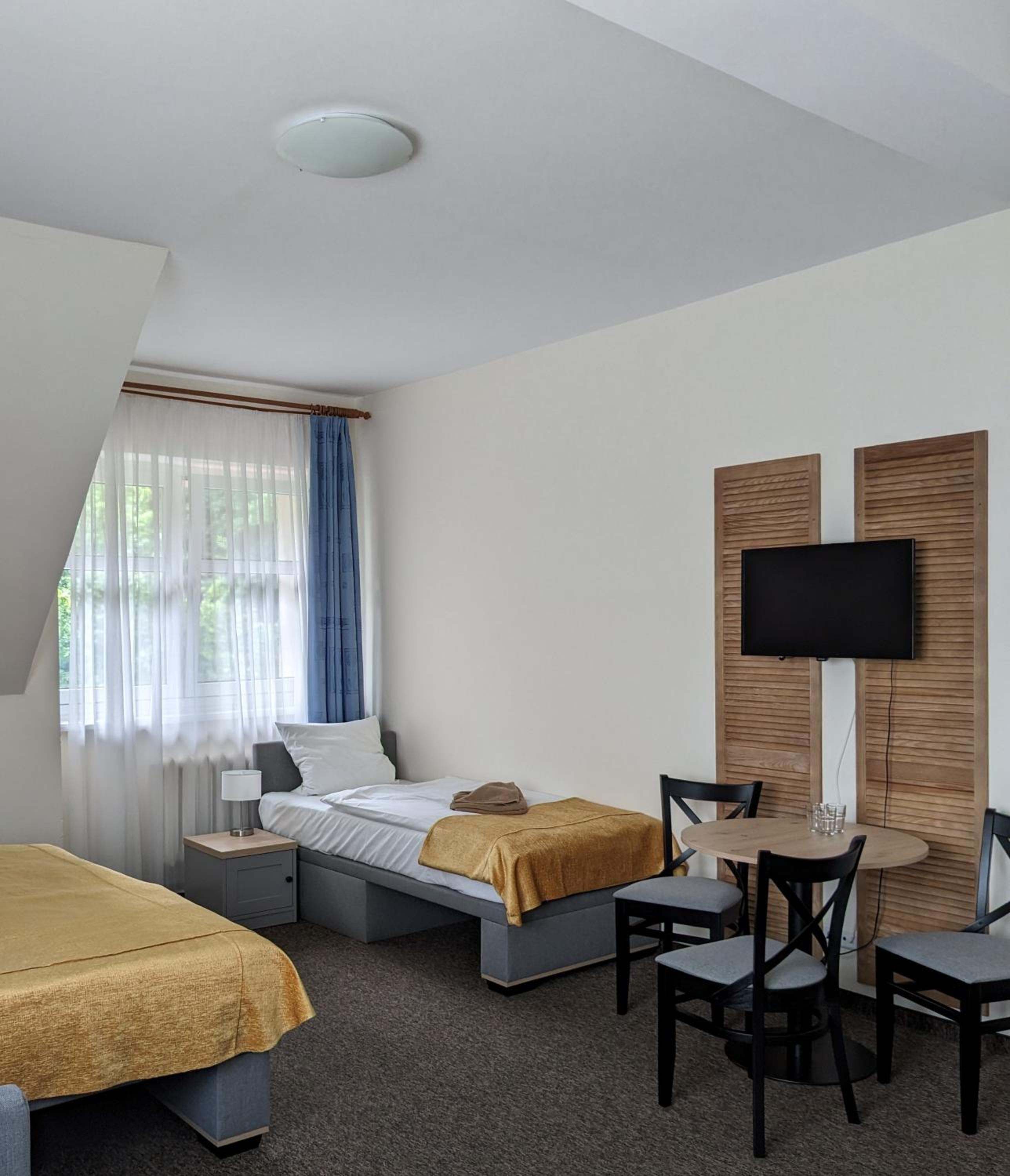 Economy Triple Room - Photo 8