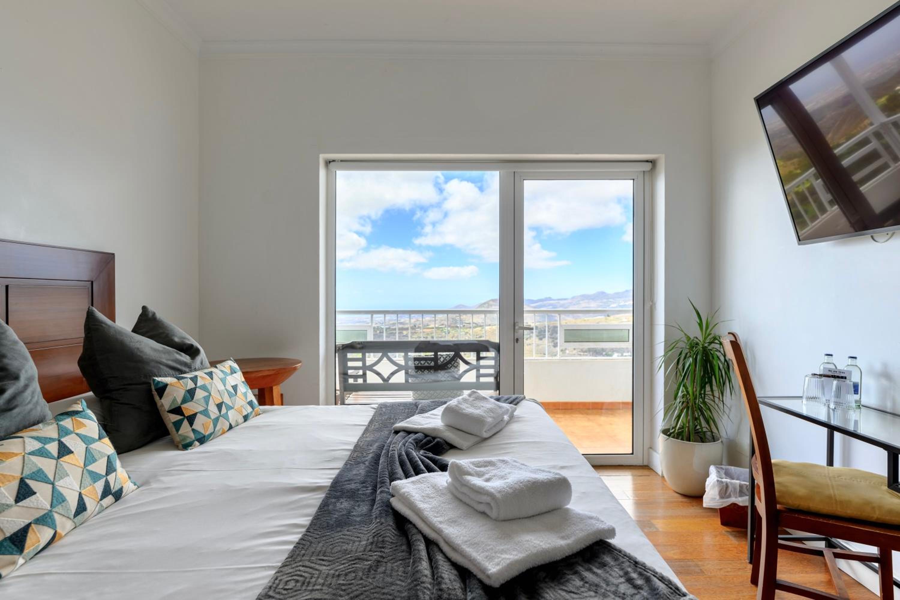 Habitación Doble con Balcón y Vista al Mar