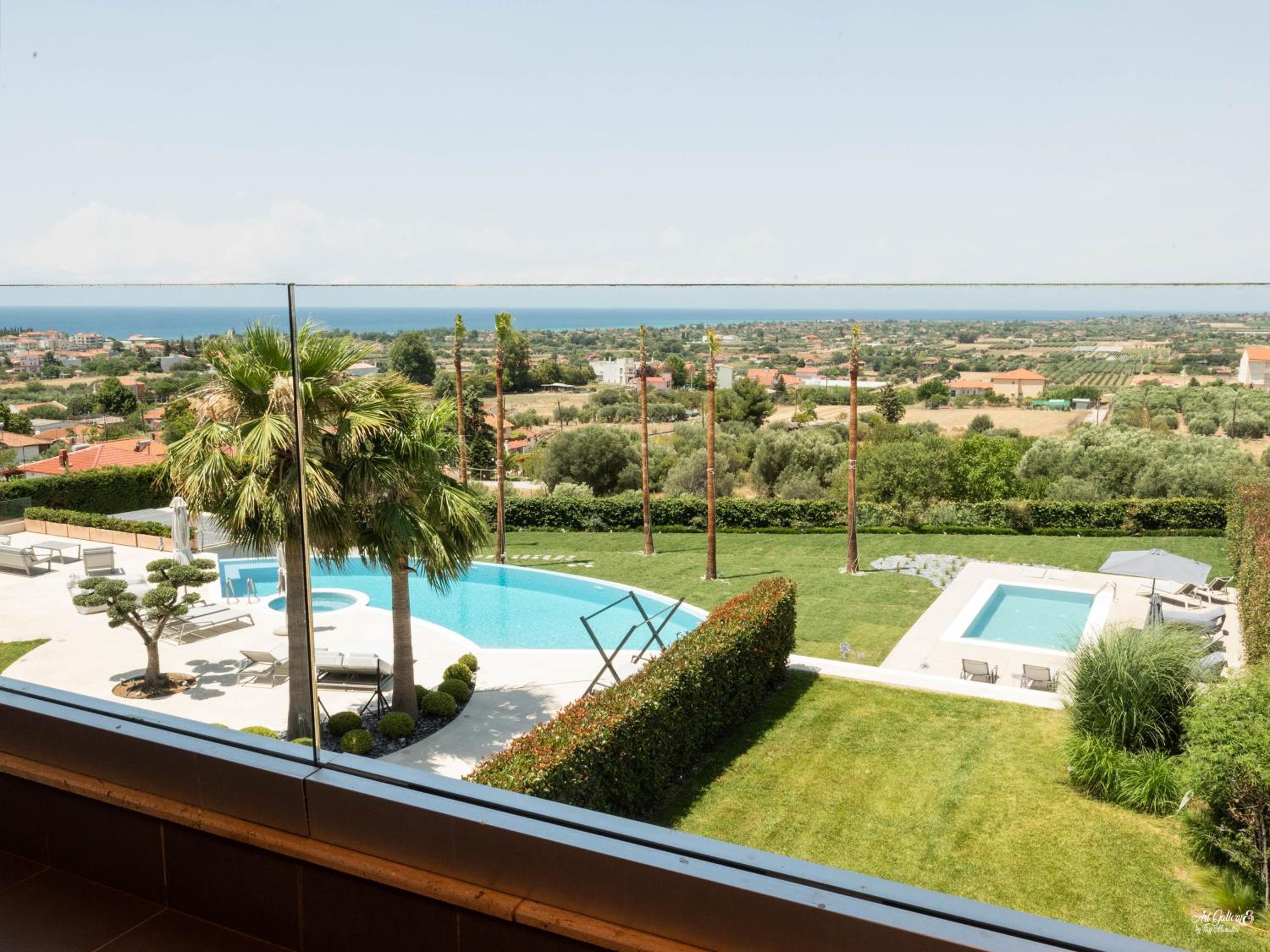Junior Suite with Pool View photo 3