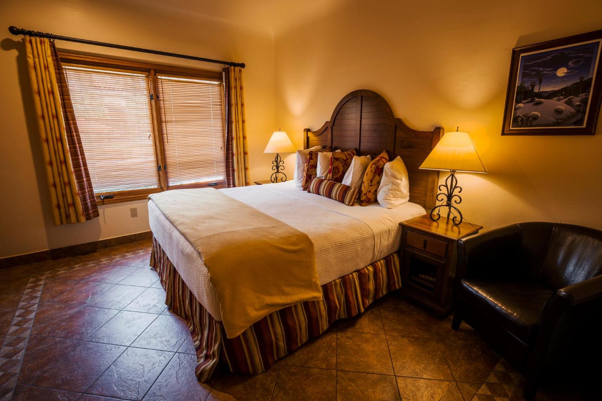 Suite with Pool View - Photo 3