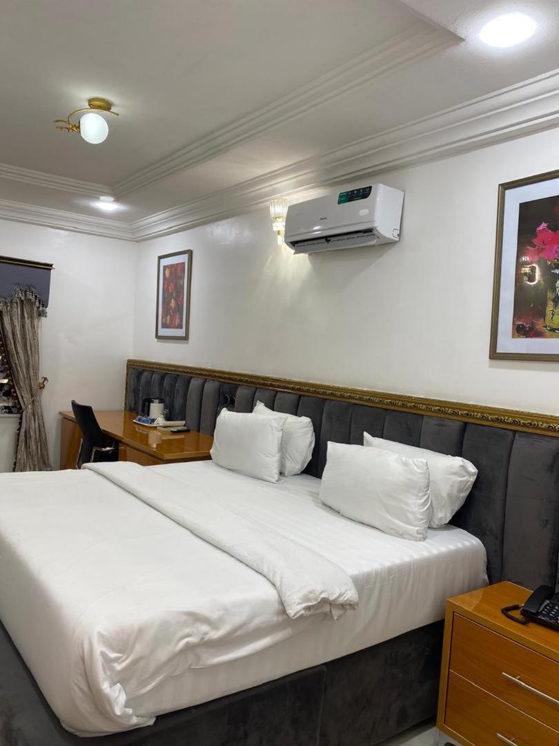 Budget Twin Room photo 2