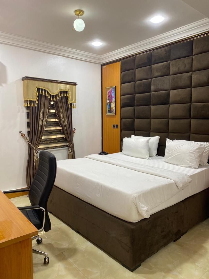 Budget Twin Room photo 3