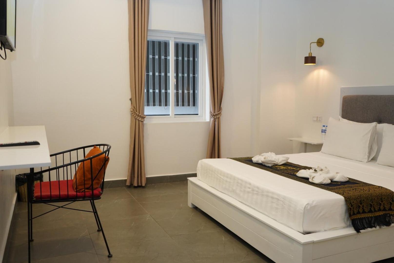Deluxe Double Room - Photo 11