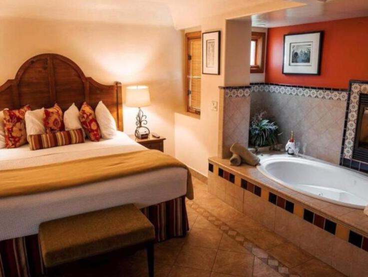 King Suite with Spa Bath - Photo 2
