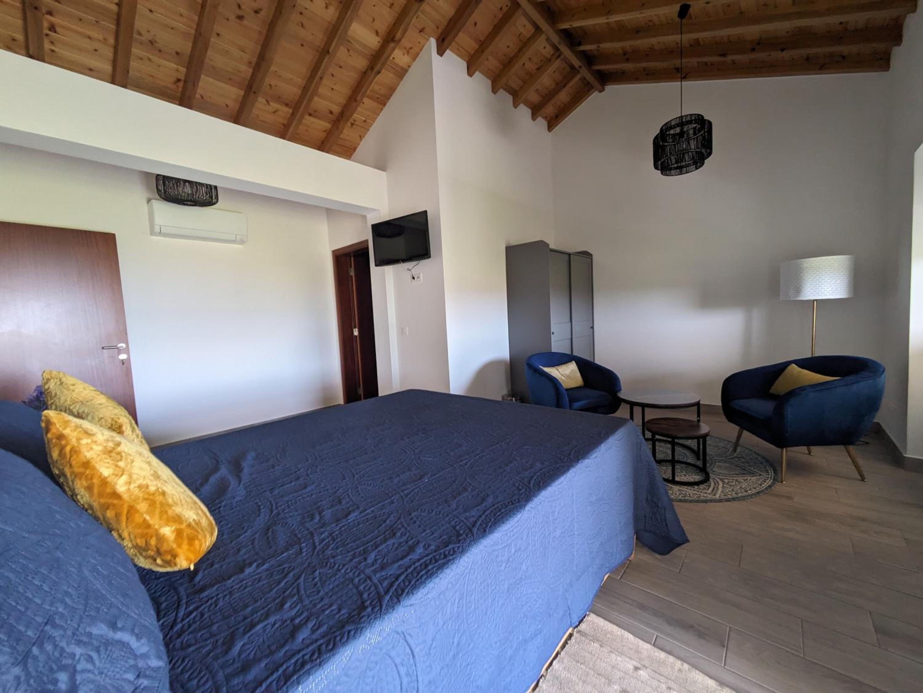 Deluxe Double Room with Balcony and Sea View photo 2