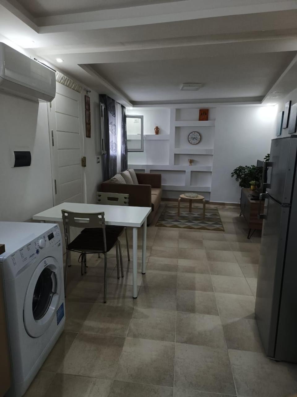 One-Bedroom Apartment photo 3