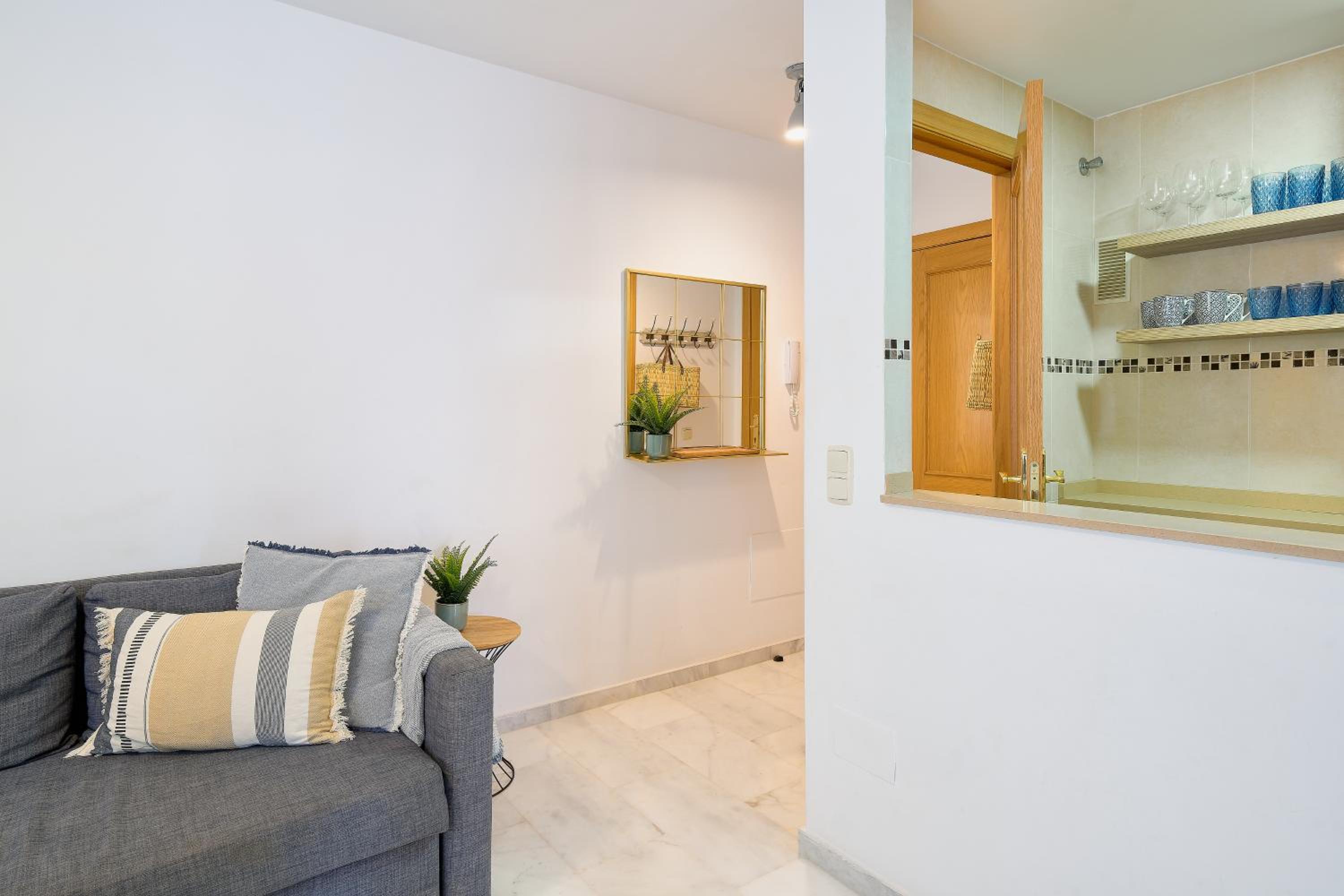 Apartamento con Balcón y Vista al Mar