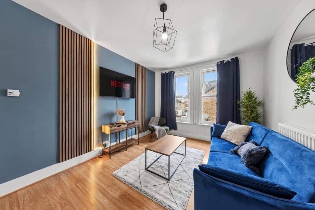 One-Bedroom Apartment photo 1