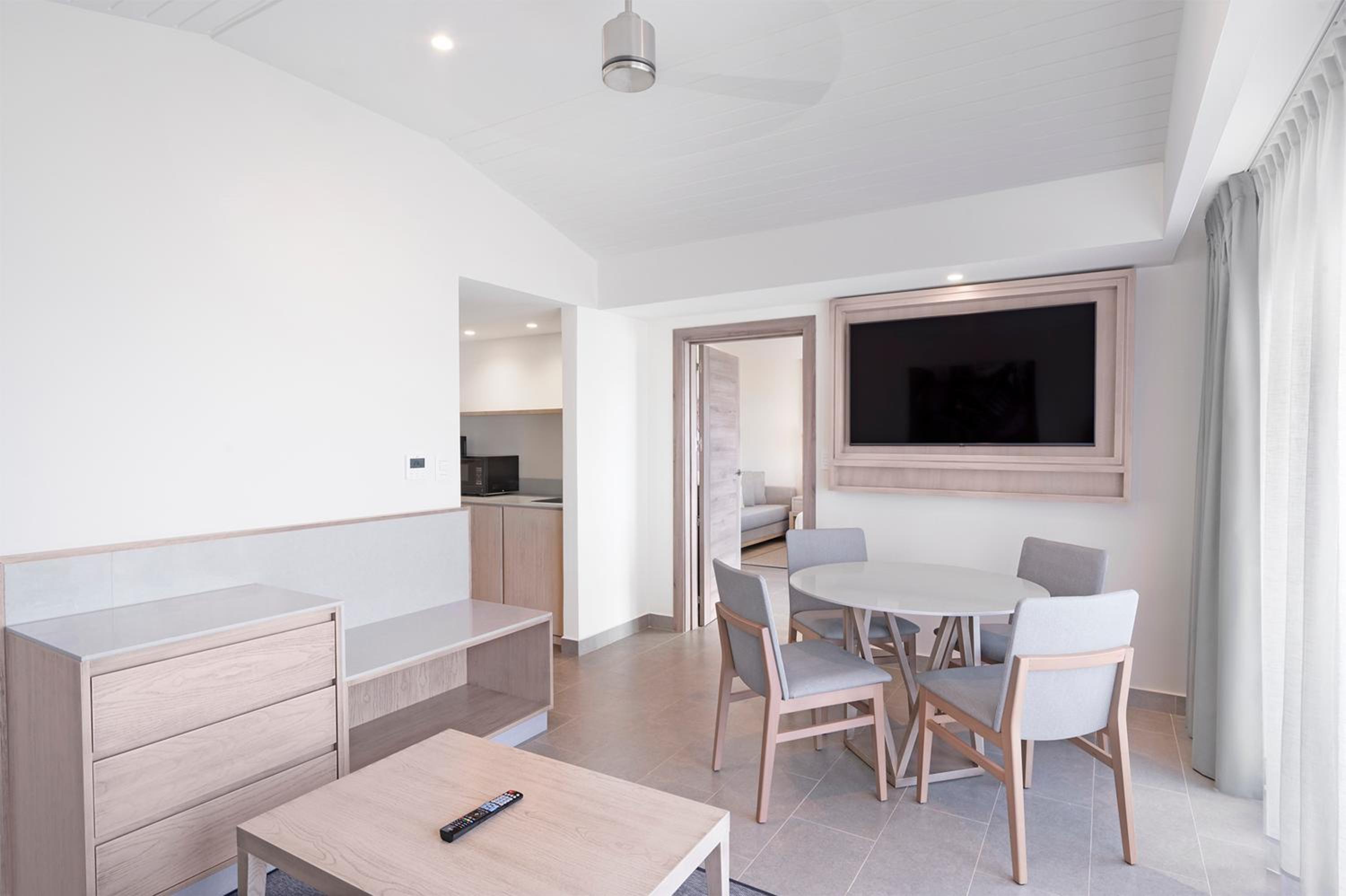 Luxury Presidential Ocean Front One Bedroom Suite Diamond Club