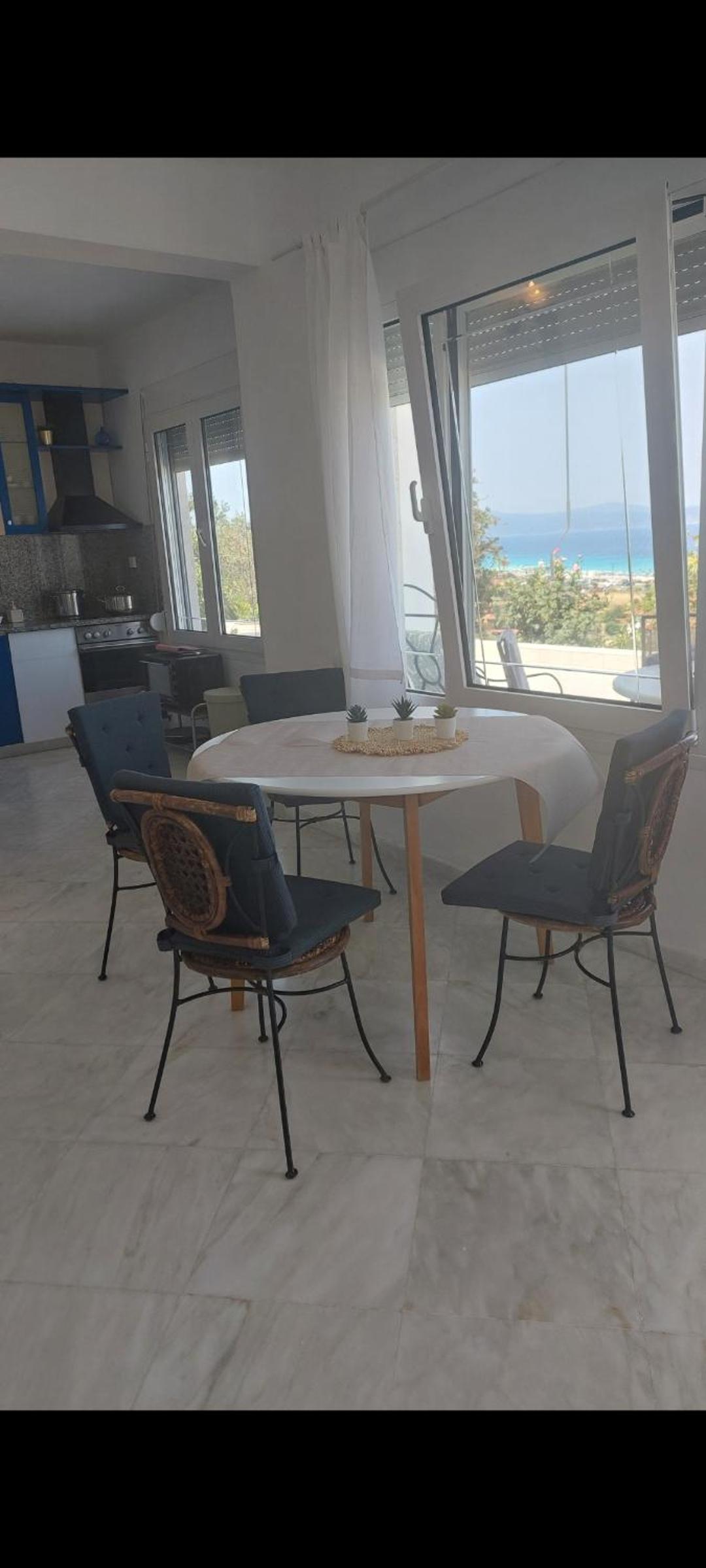 Deluxe One-Bedroom Apartment with Ocean View photo 2