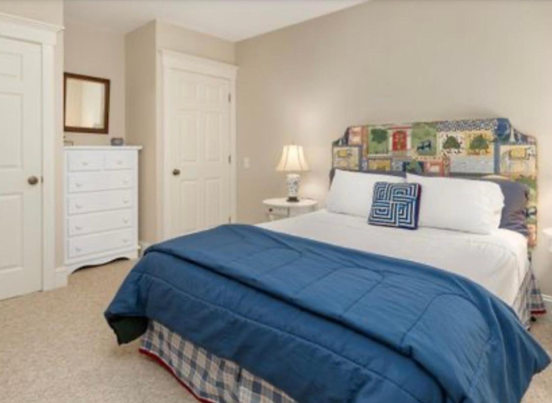 Five-Bedroom House photo 1