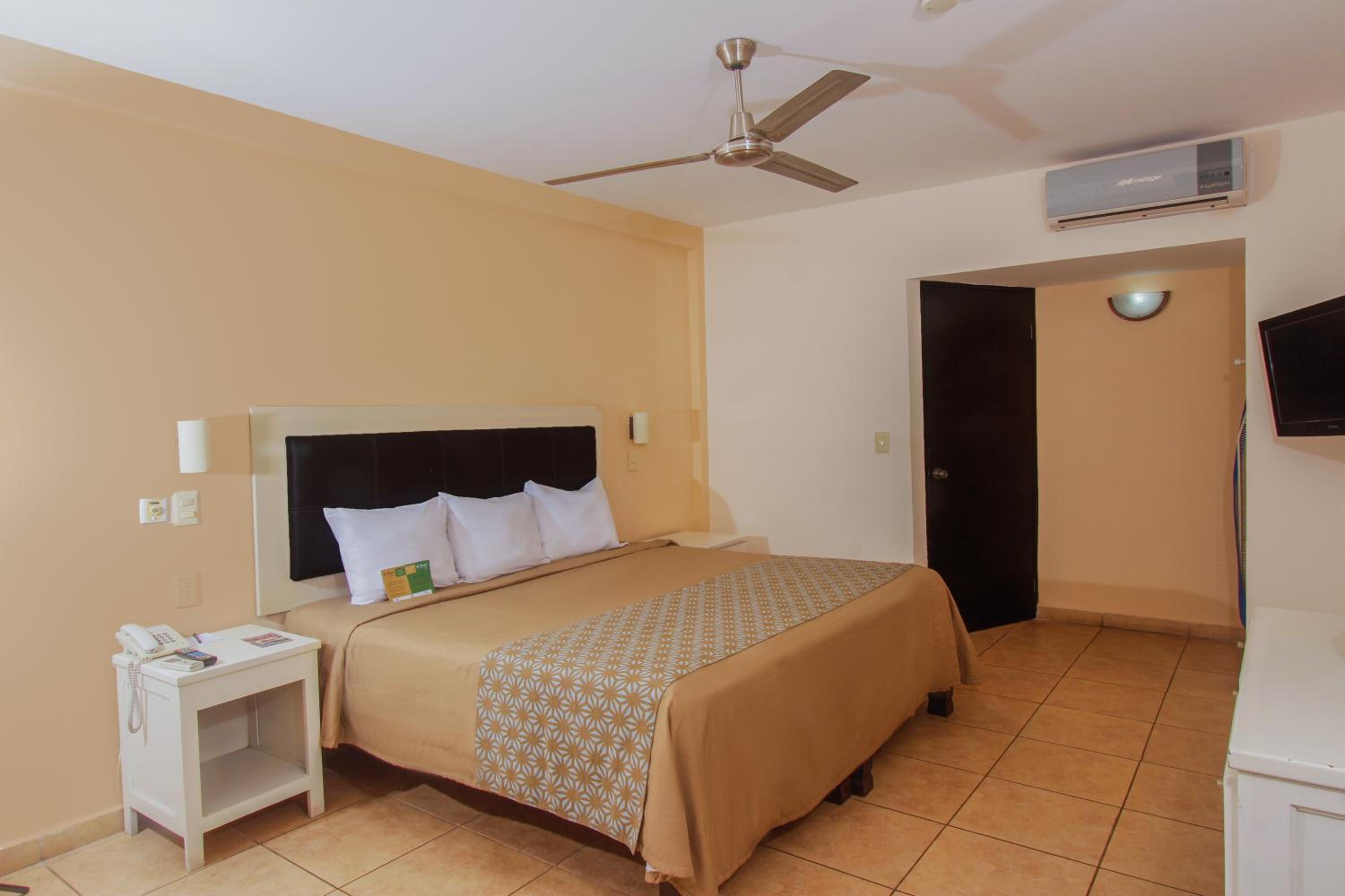 Standard Double Room - Photo 2