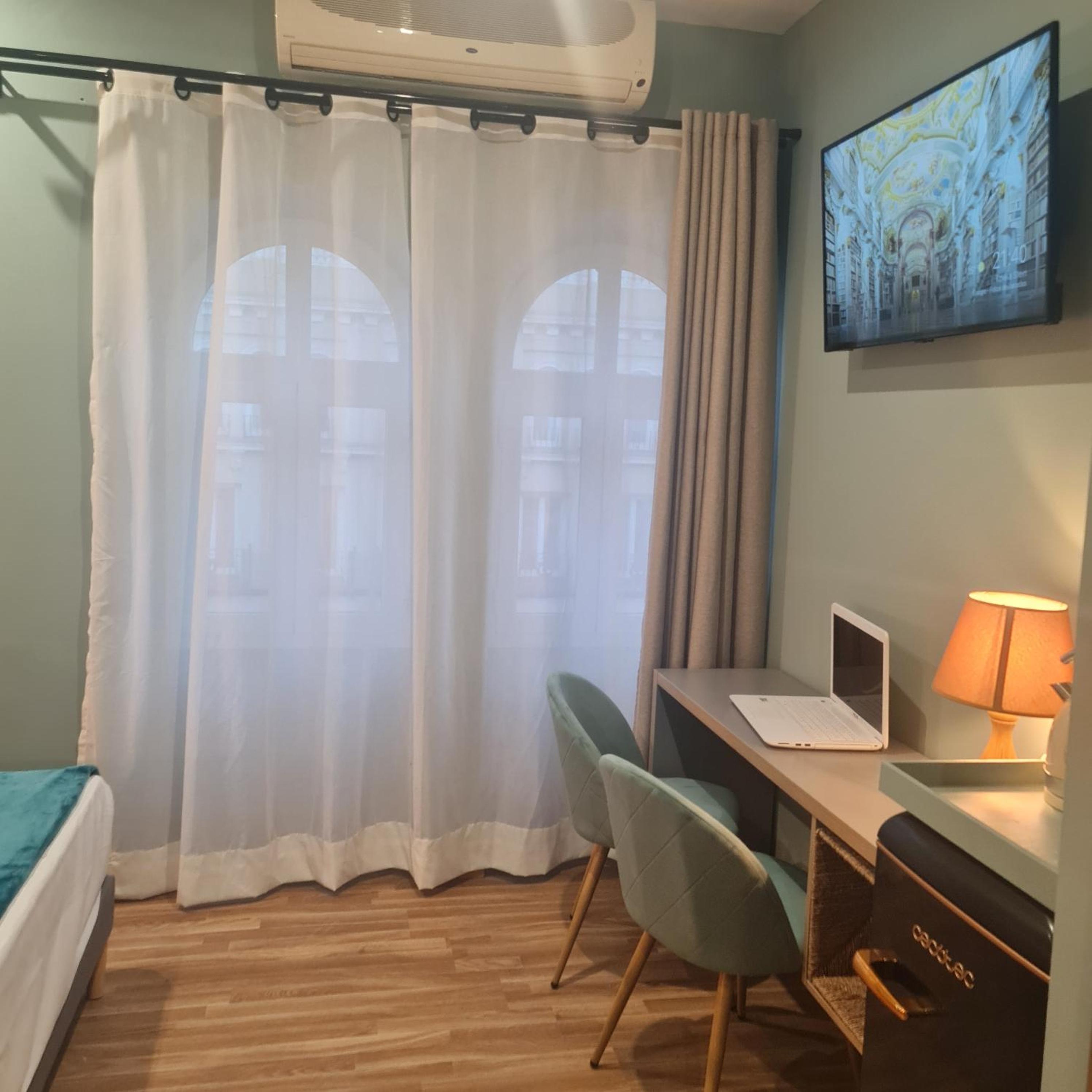 Deluxe Double Room photo 3