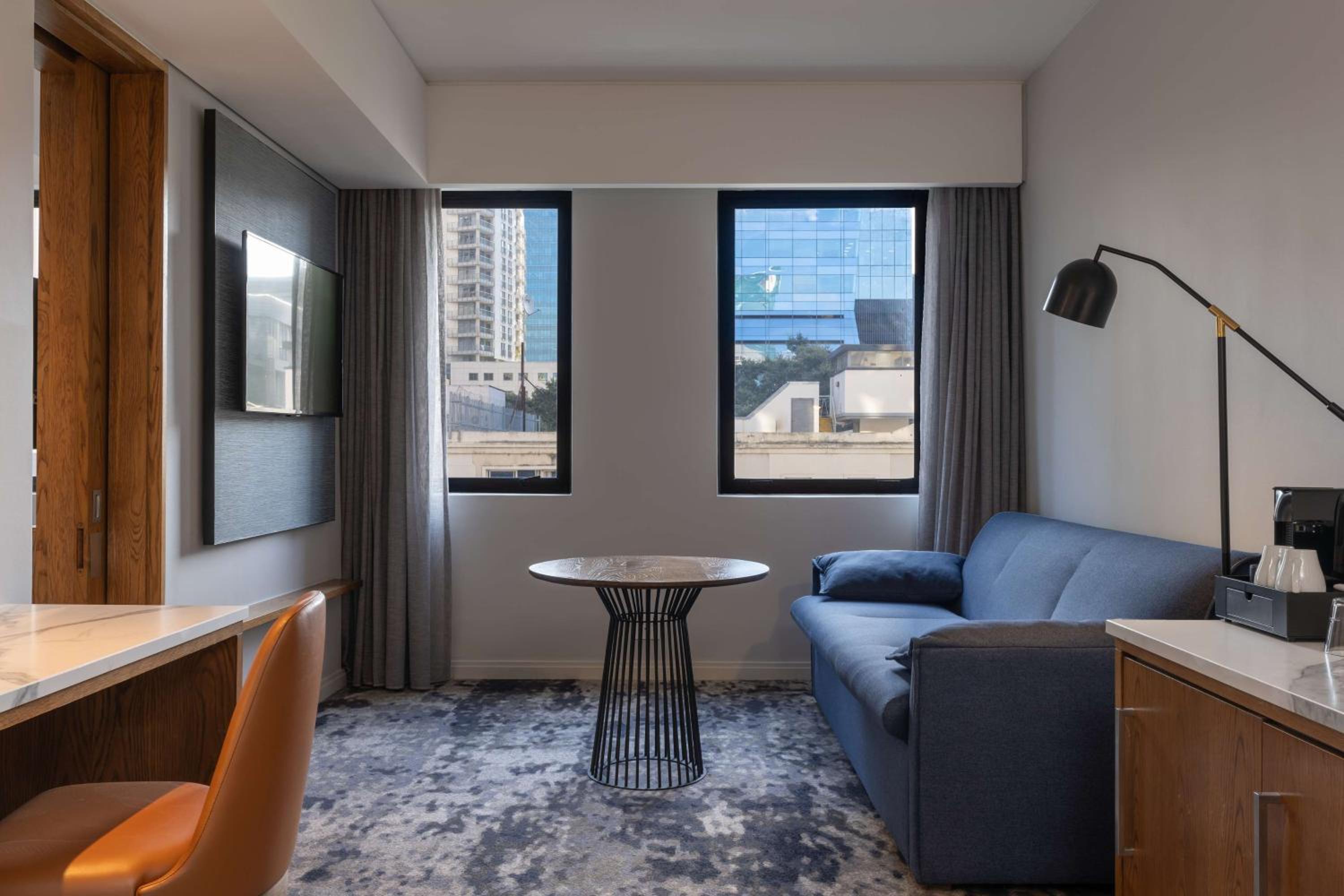 Suite - Photo 1